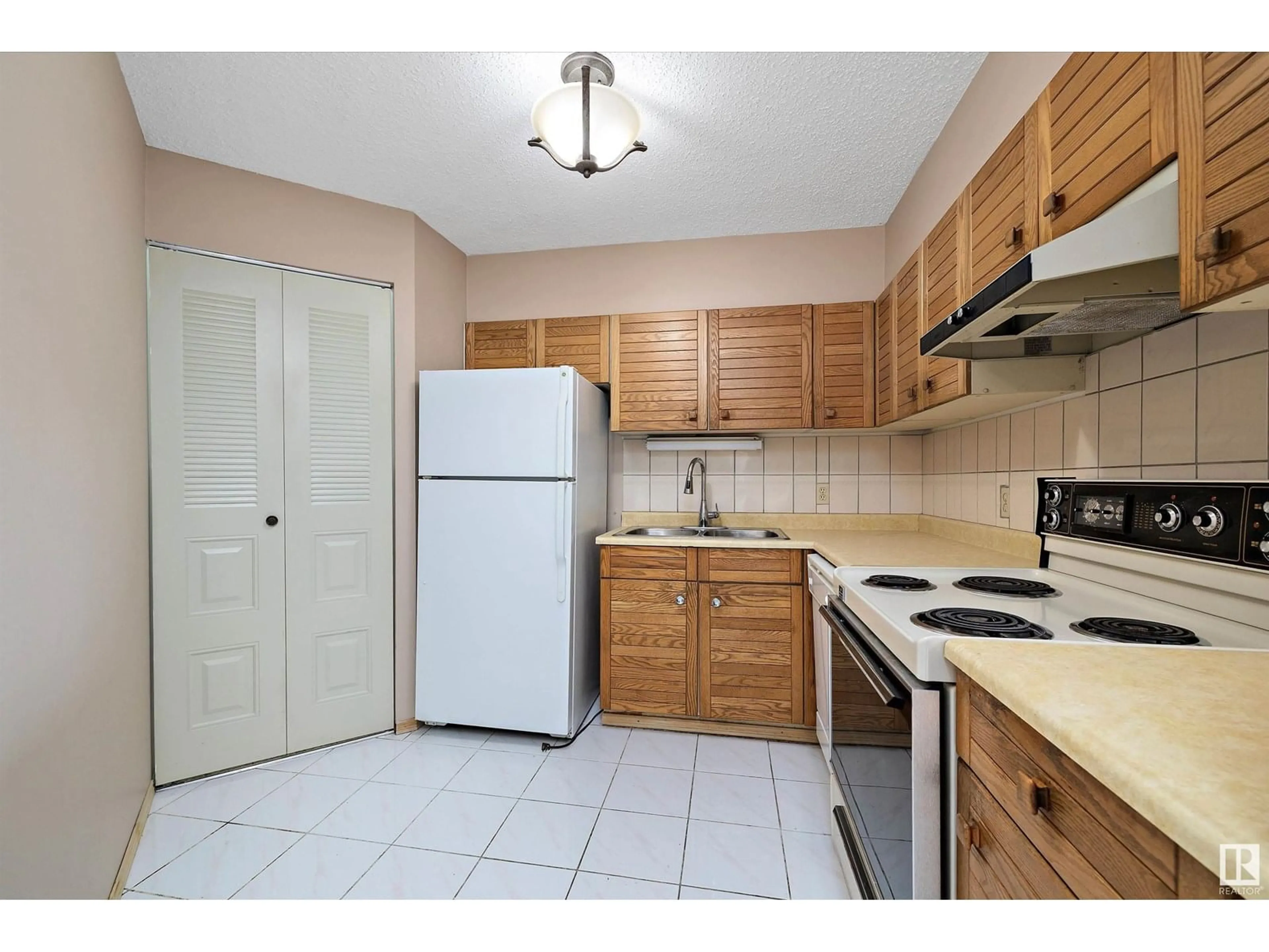 Standard kitchen, unknown for 1607 SASKATCHEWAN DR, Edmonton Alberta T6E6B6