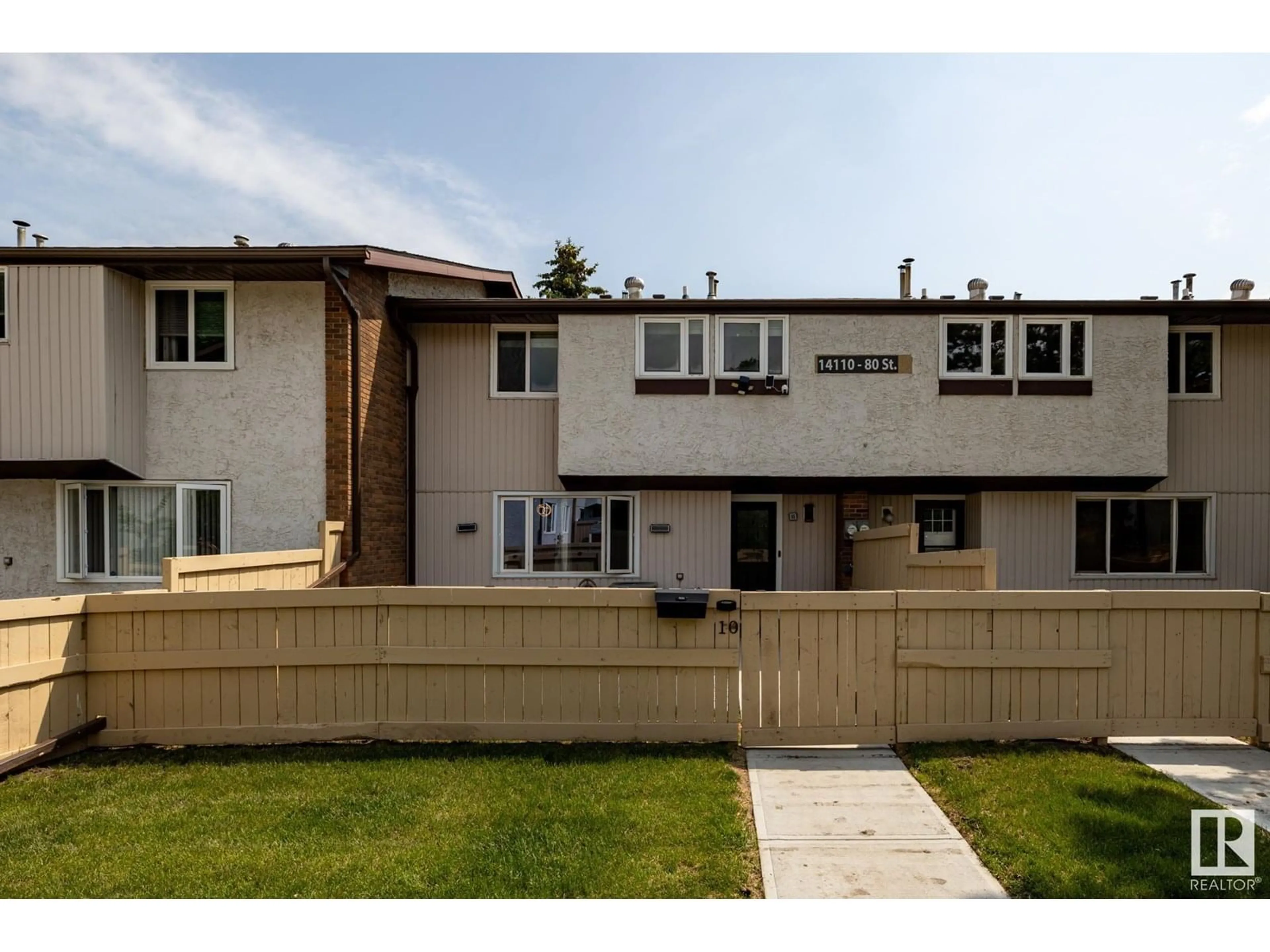 A pic from outside/outdoor area/front of a property/back of a property/a pic from drone, unknown for 10 - 14110 80 ST, Edmonton Alberta T5C1L6