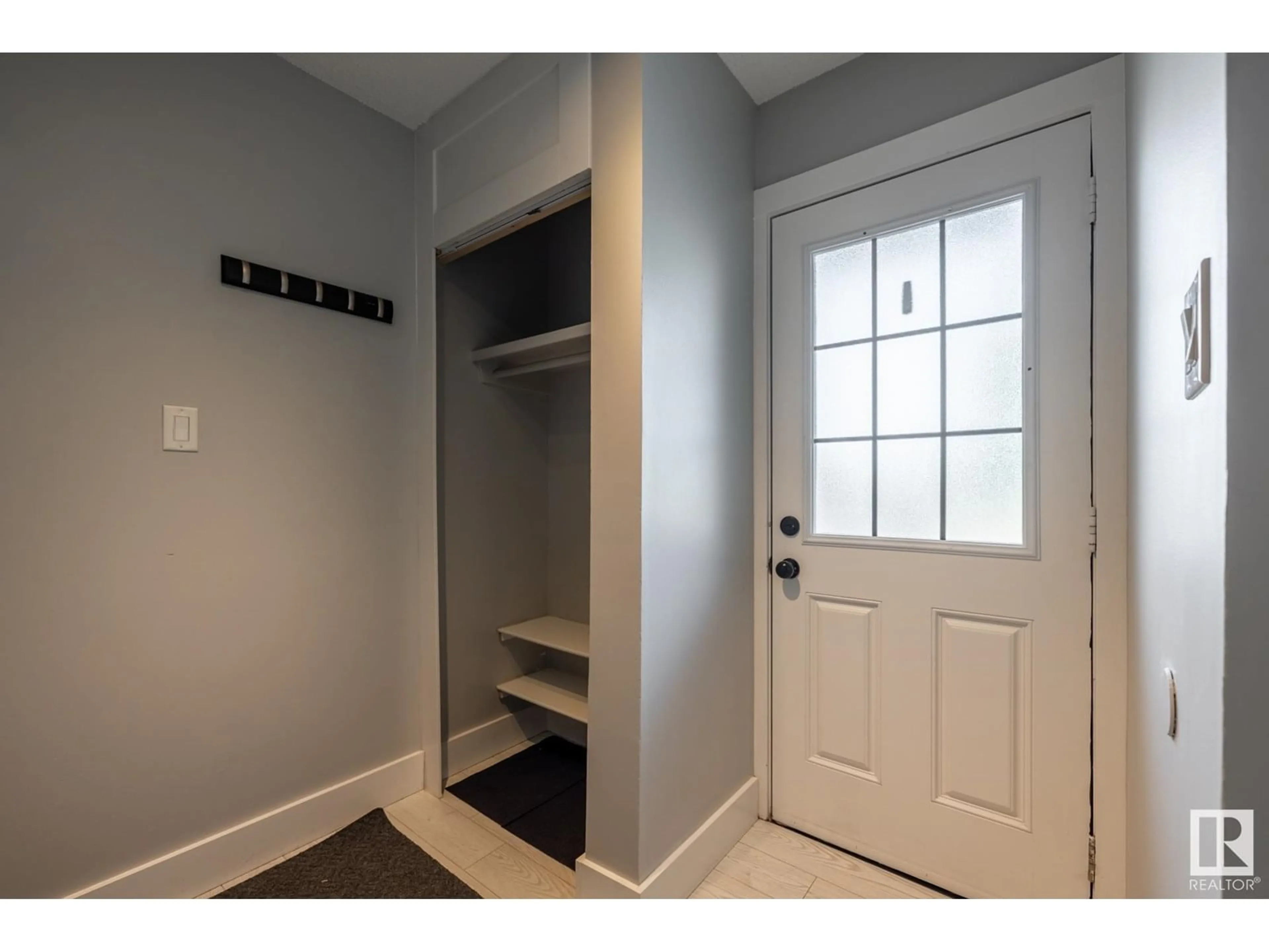 Indoor entryway for 10 - 14110 80 ST, Edmonton Alberta T5C1L6