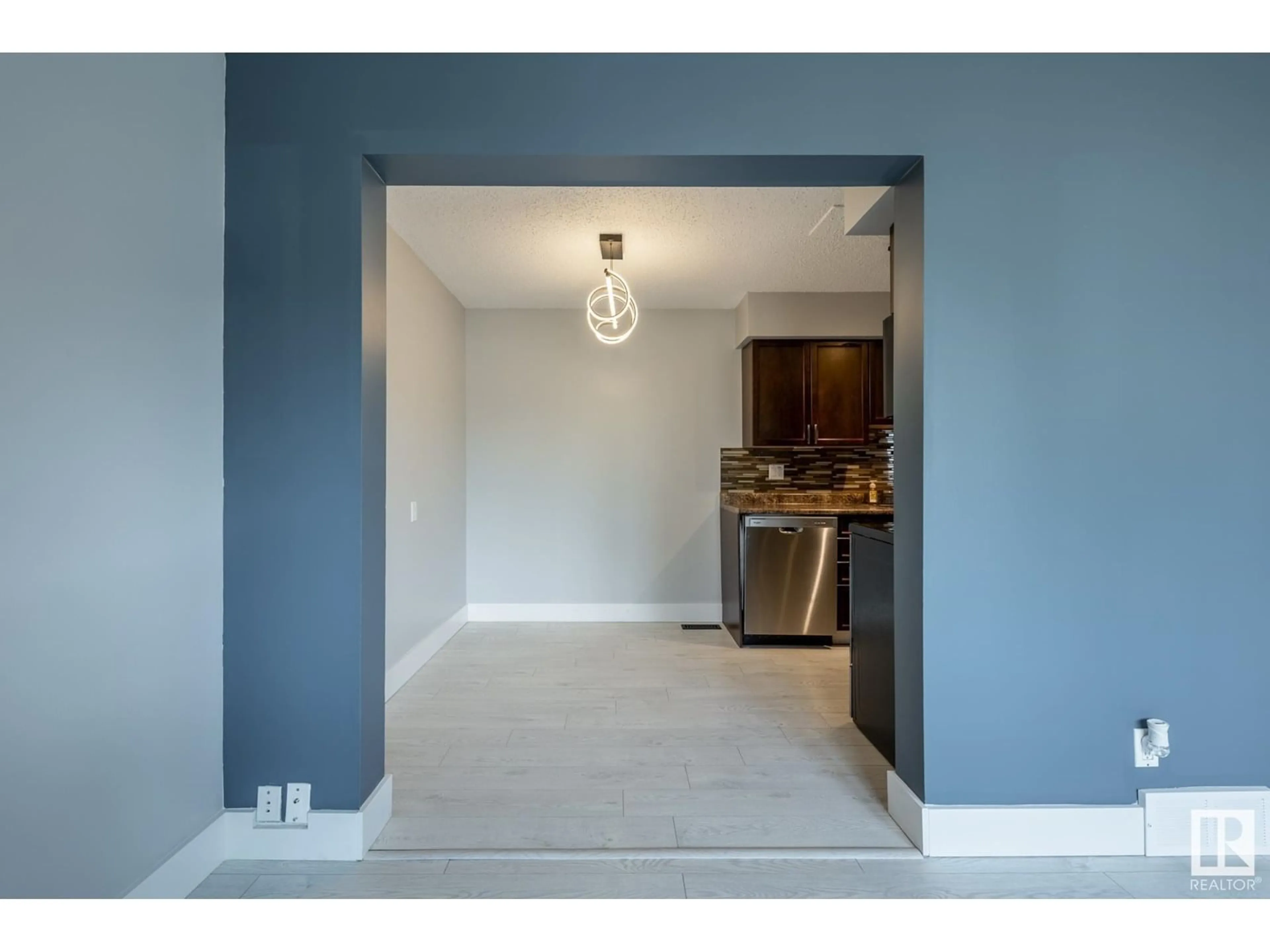 Indoor entryway for 10 - 14110 80 ST, Edmonton Alberta T5C1L6