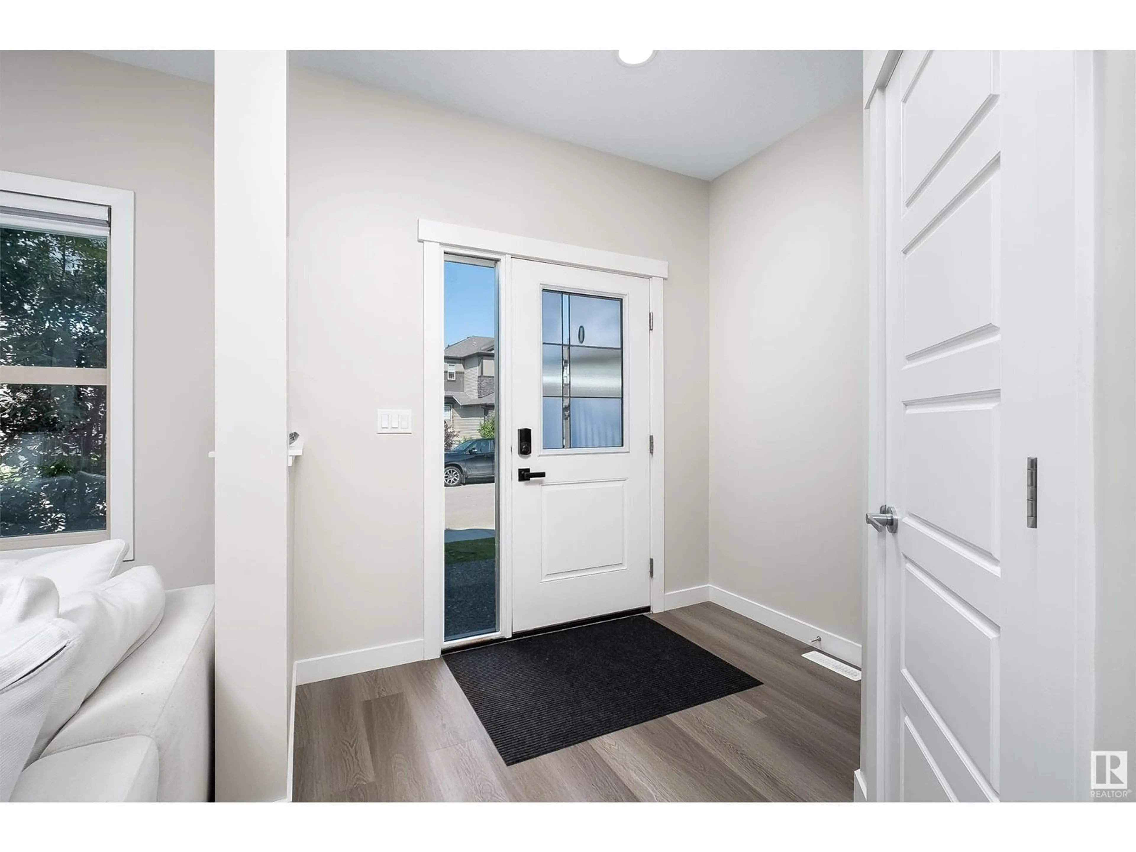 Indoor entryway for 72 GARNEAU GA, Spruce Grove Alberta T7X0Z7