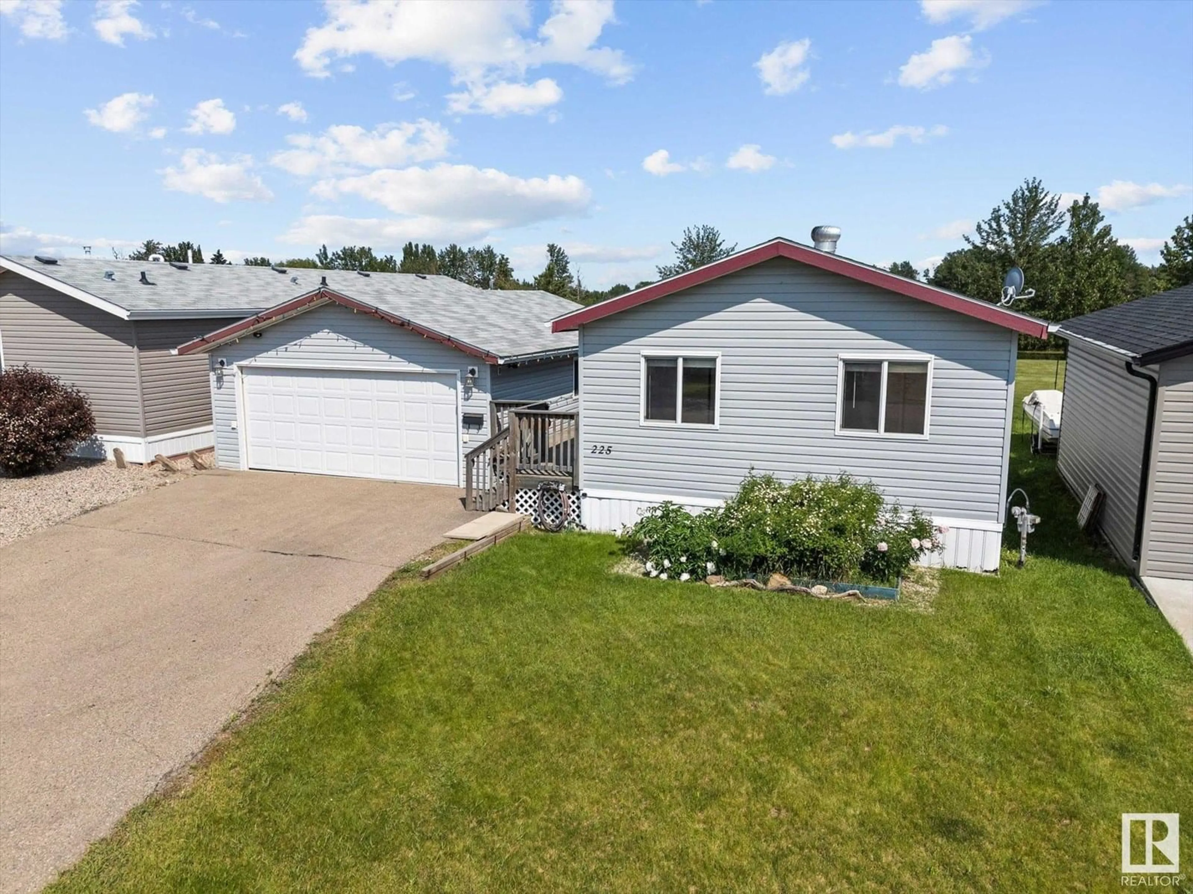 A pic from outside/outdoor area/front of a property/back of a property/a pic from drone, street for 225 3400 48 ST, Stony Plain Alberta T7Z1W2