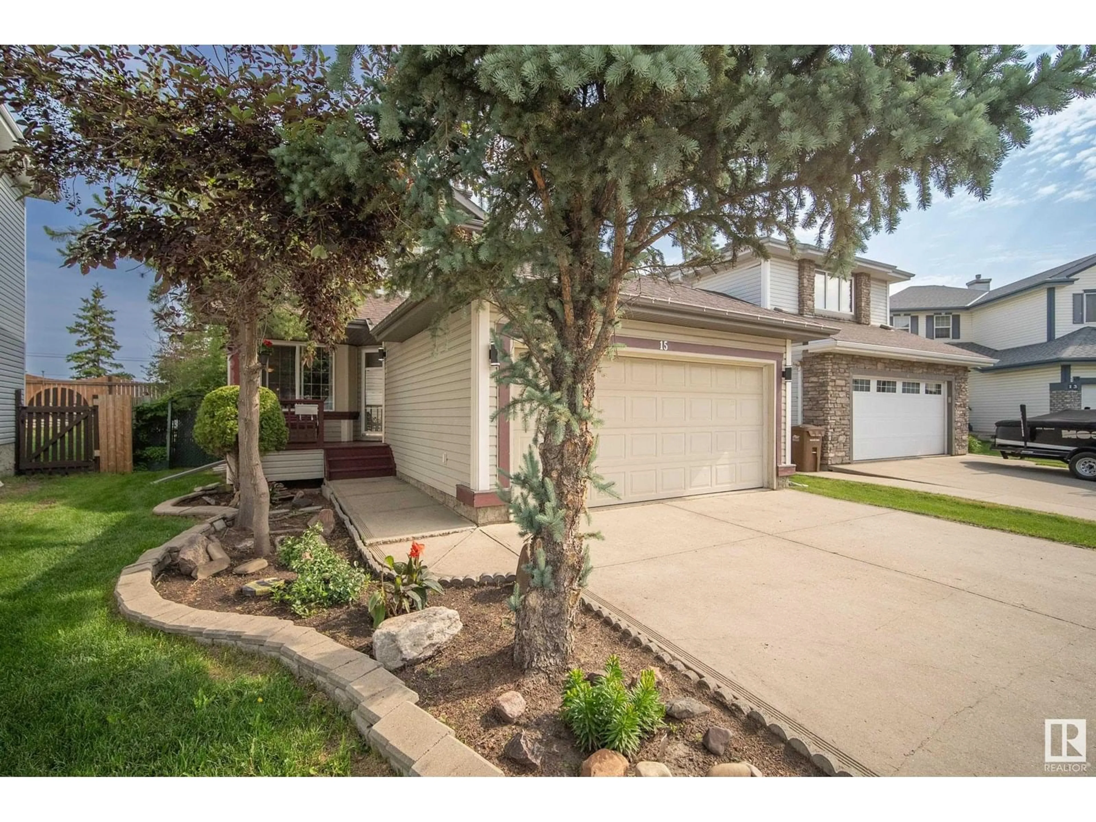 A pic from outside/outdoor area/front of a property/back of a property/a pic from drone, street for 15 DOUCETTE PL, St. Albert Alberta T8N6S7