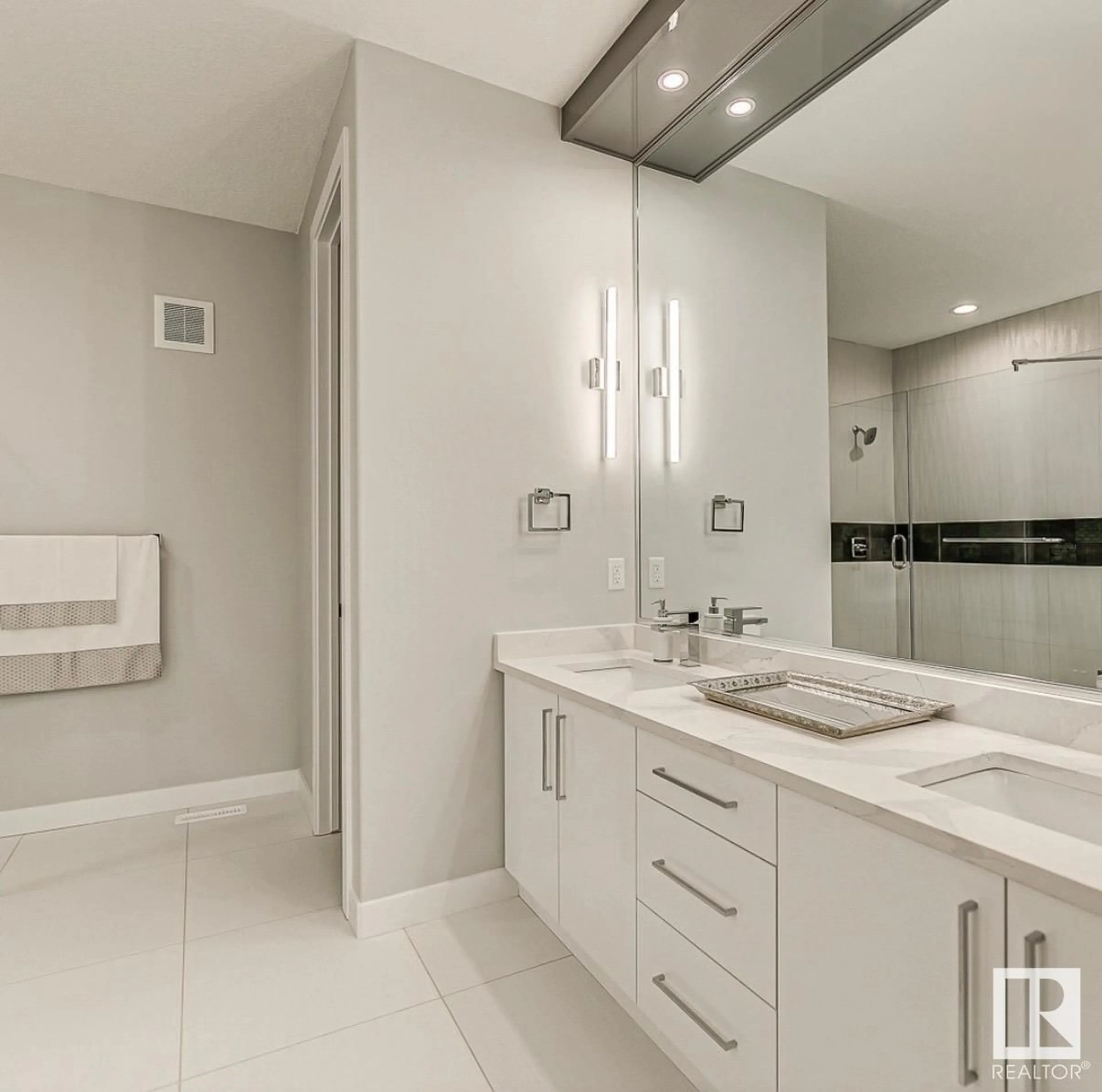 Contemporary bathroom, ceramic/tile floor for 19 WESTWYCK LI, Spruce Grove Alberta T7X3H1