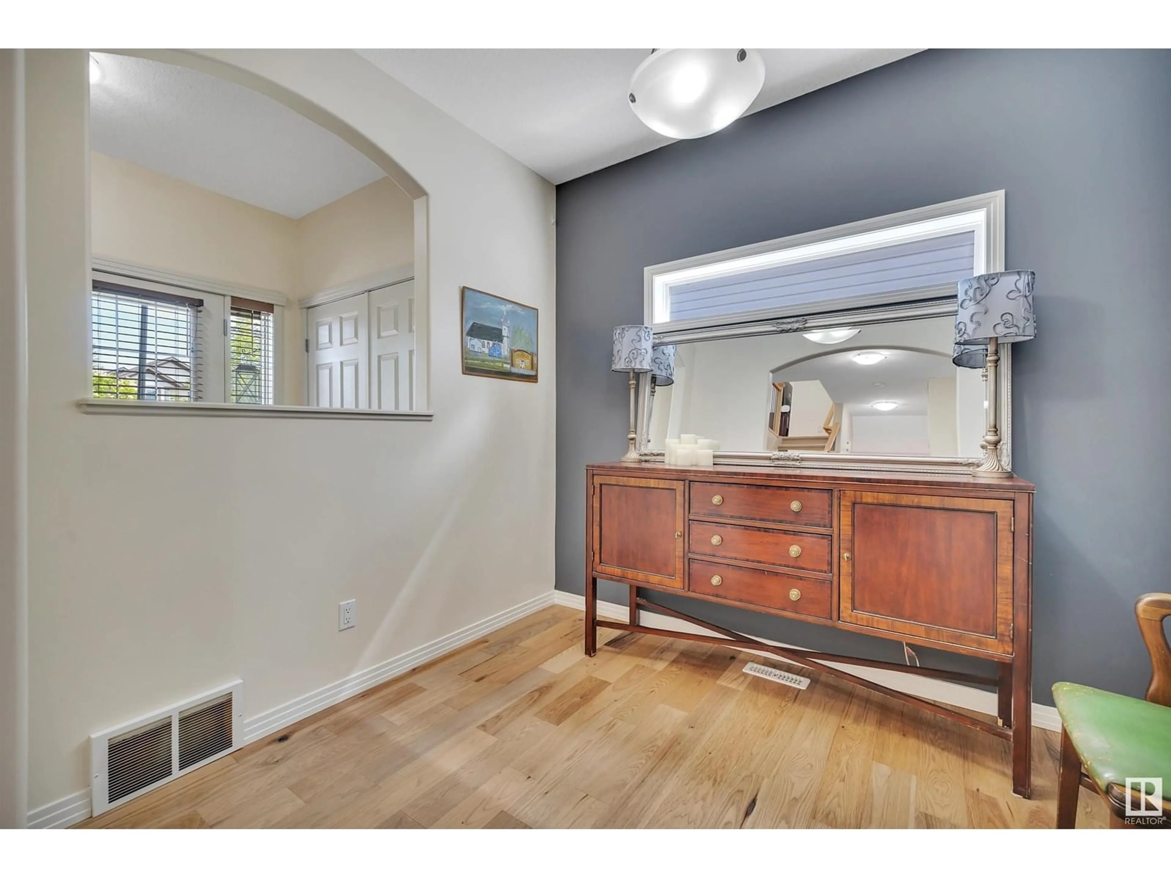 Indoor entryway for 164 RUE MASSON, Beaumont Alberta T4X1W2