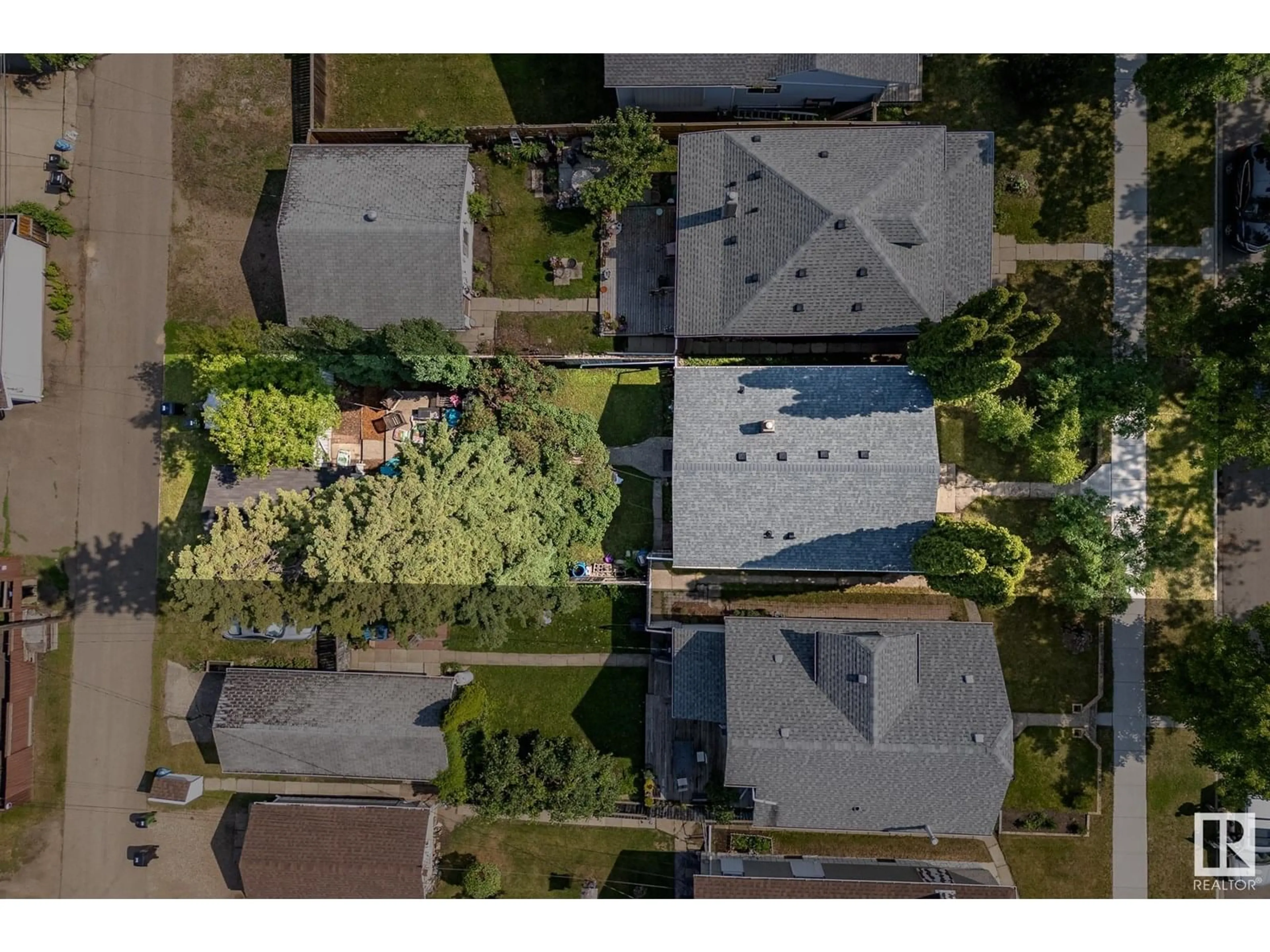 A pic from outside/outdoor area/front of a property/back of a property/a pic from drone, street for NW - 11429 65 ST, Edmonton Alberta T5W4K7