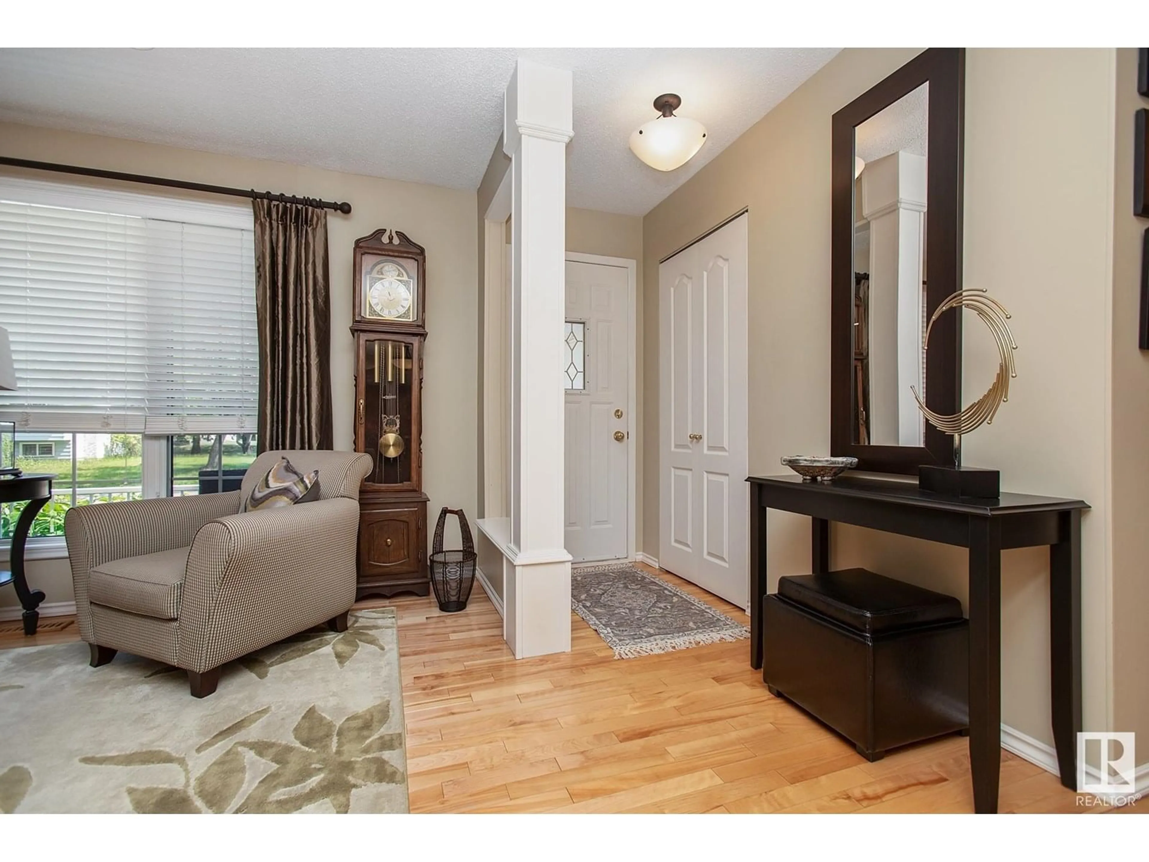 Indoor entryway for 32 MEADOWBROOK RD, Sherwood Park Alberta T8A0N9