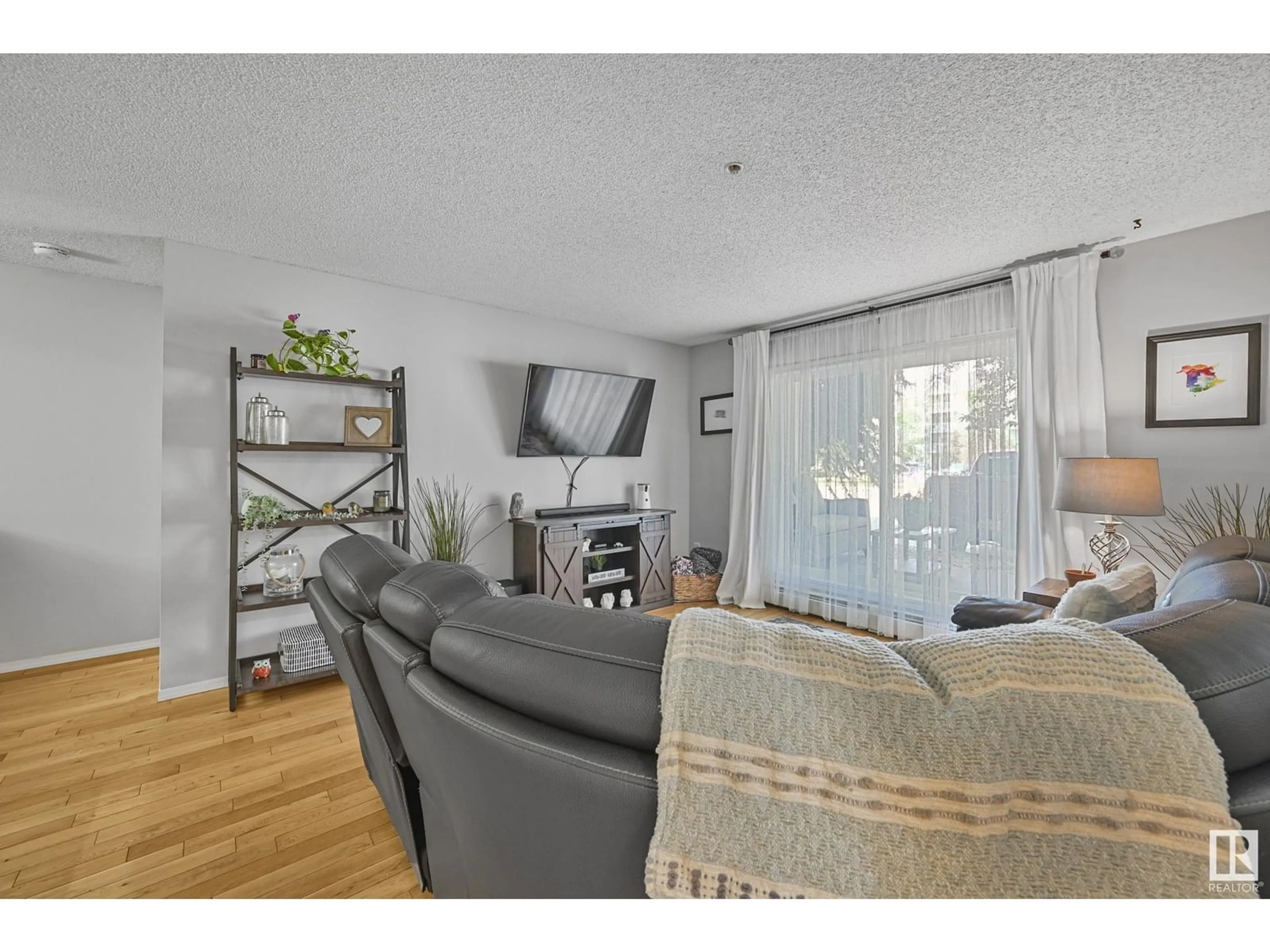 Living room with furniture, wood/laminate floor for 117 WOODSMERE CL, Fort Saskatchewan Alberta T8L4R8