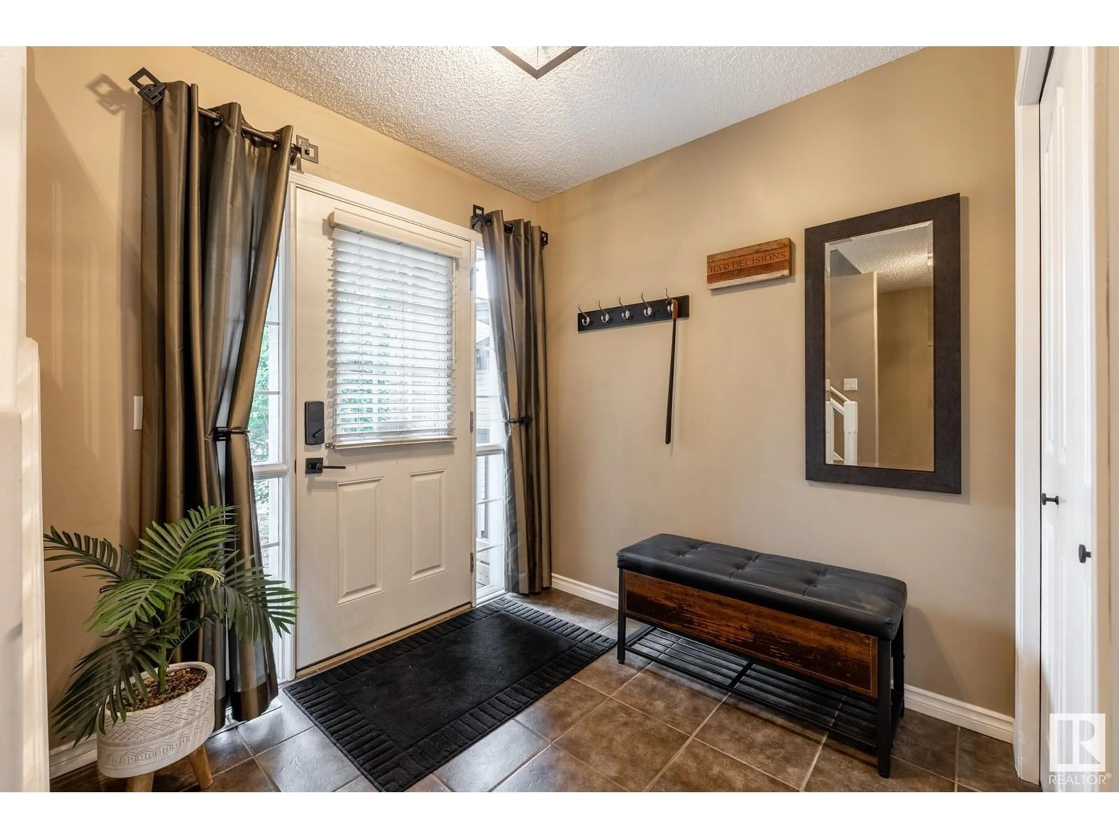 Indoor entryway for 319 ASCOTT CR, Sherwood Park Alberta T8H0A8