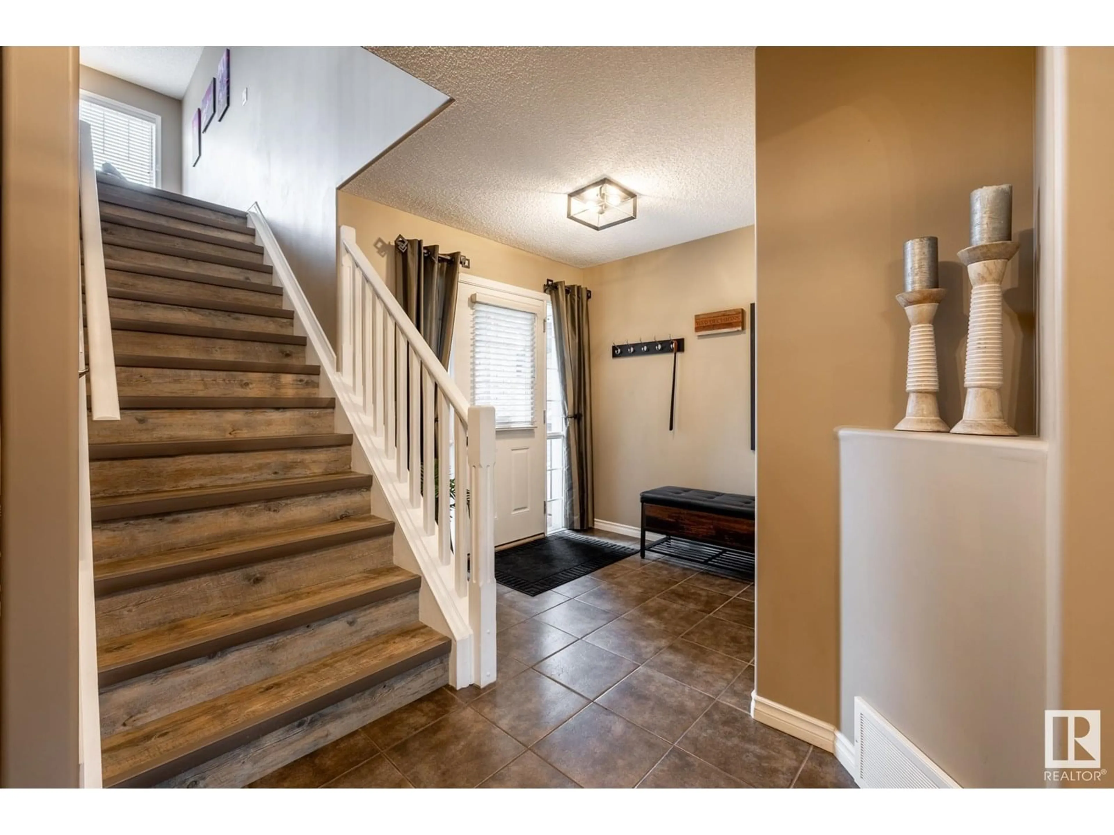 Indoor entryway for 319 ASCOTT CR, Sherwood Park Alberta T8H0A8