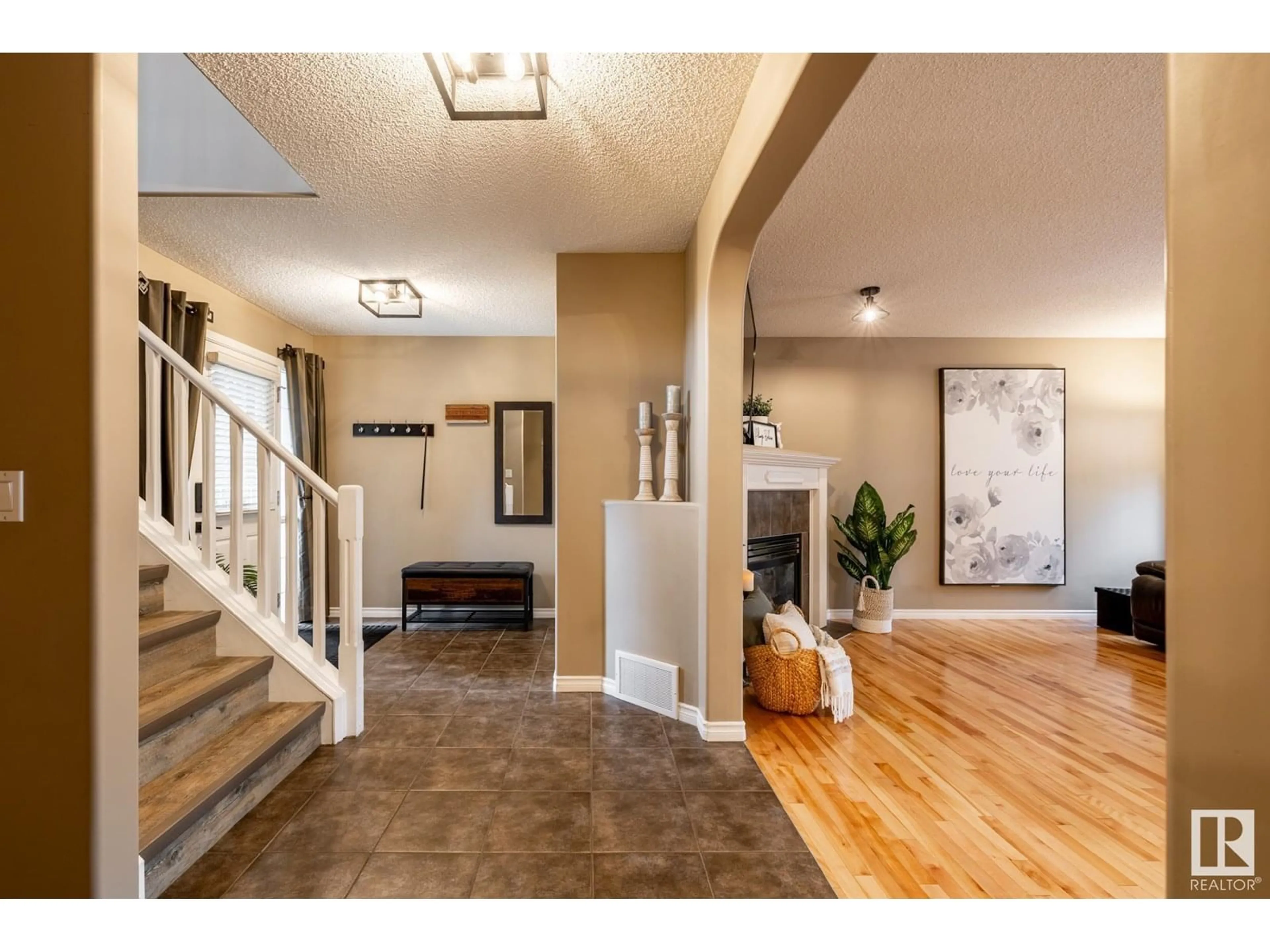 Indoor entryway for 319 ASCOTT CR, Sherwood Park Alberta T8H0A8