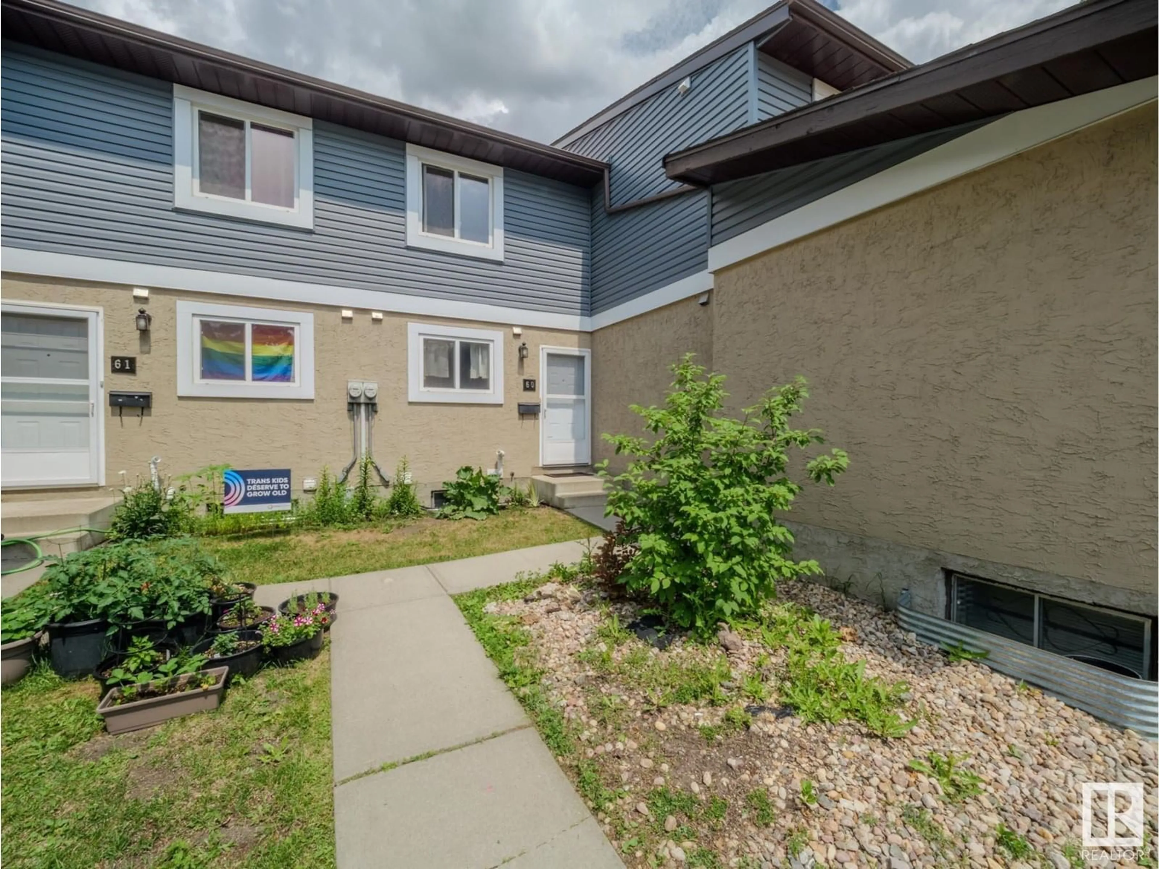 A pic from outside/outdoor area/front of a property/back of a property/a pic from drone, street for 60 - 7604 29 AV, Edmonton Alberta T6K3Z2