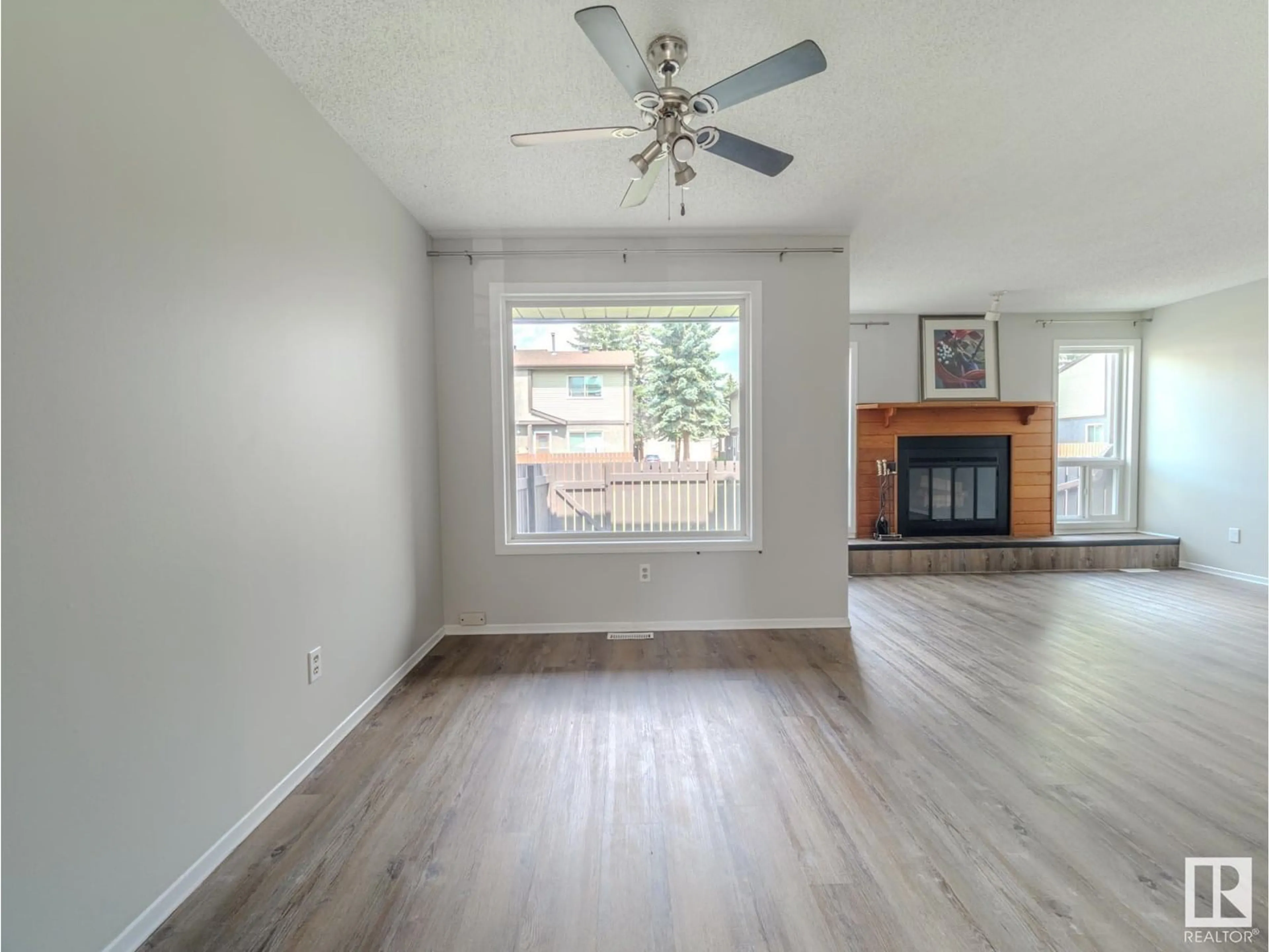 A pic of a room for 60 - 7604 29 AV, Edmonton Alberta T6K3Z2