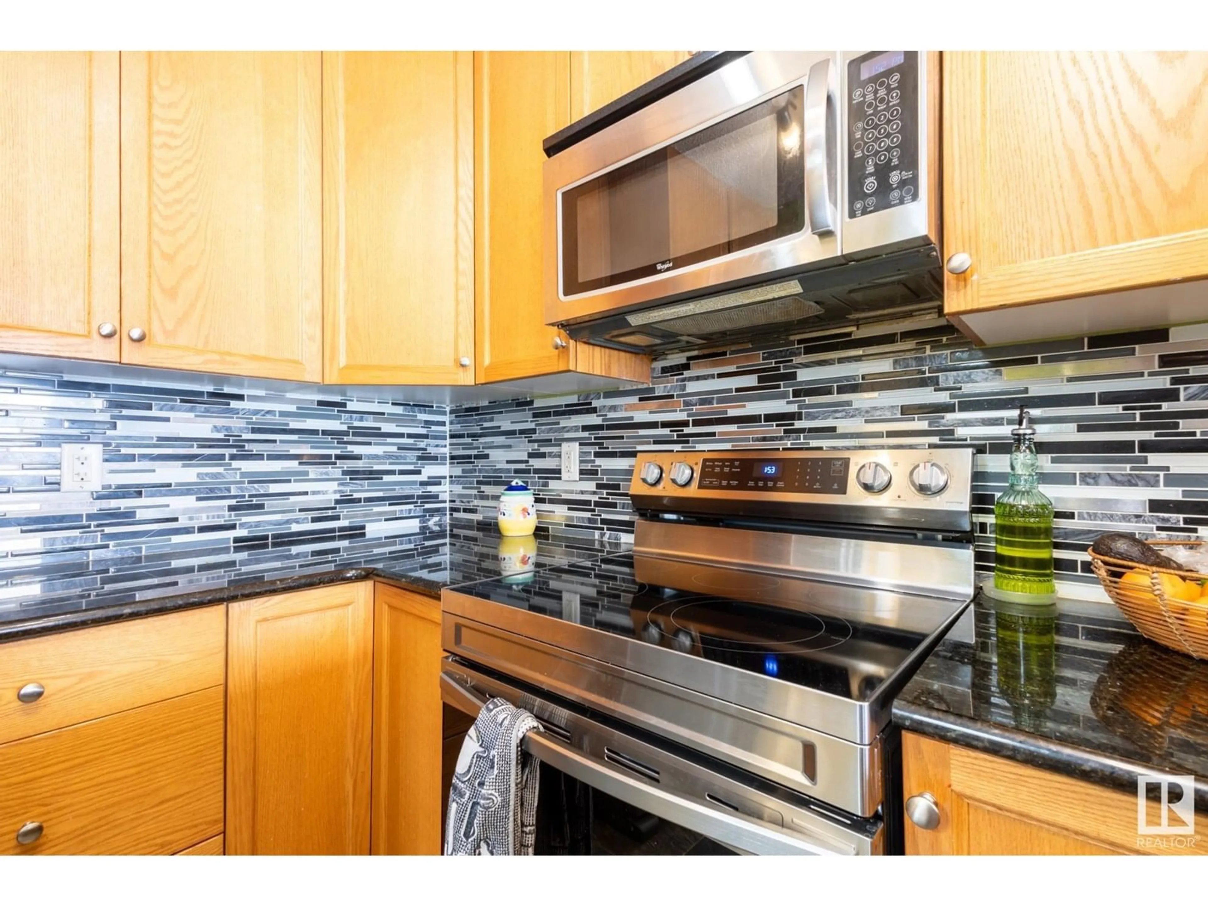Standard kitchen, unknown for NW - 1813 28 ST, Edmonton Alberta T6T0S7