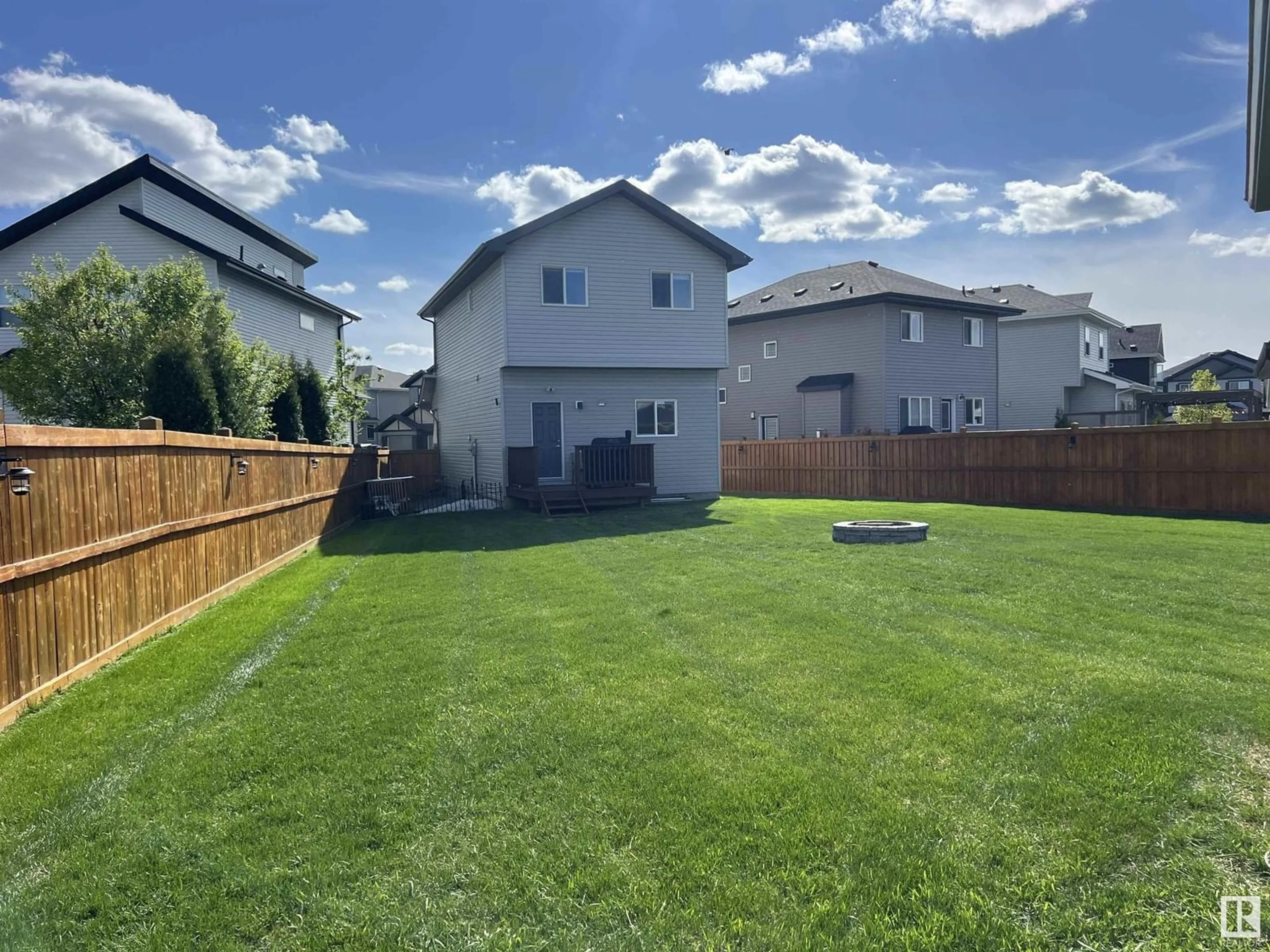 A pic from outside/outdoor area/front of a property/back of a property/a pic from drone, unknown for 7208 CARDINAL WY, Edmonton Alberta T6W2Y5