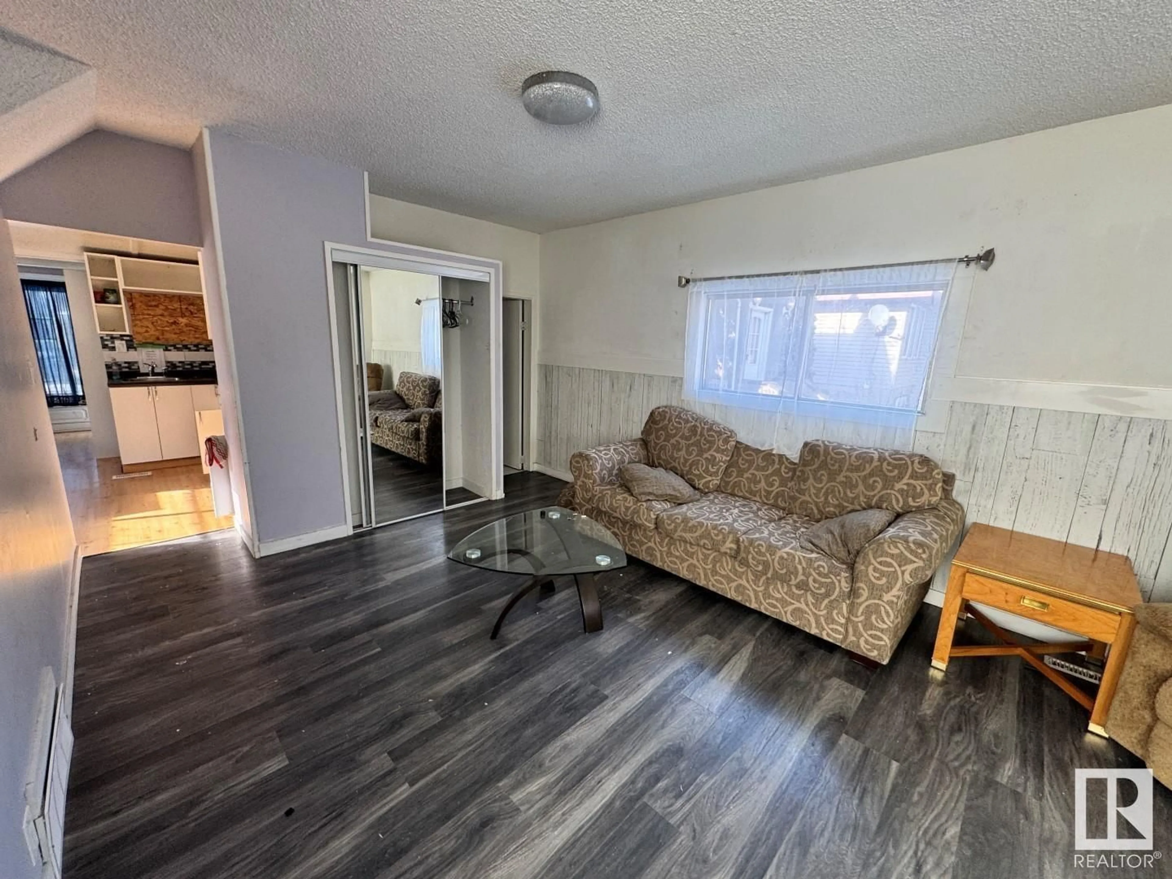 A pic of a room for 11928 68 ST, Edmonton Alberta T5B1P7
