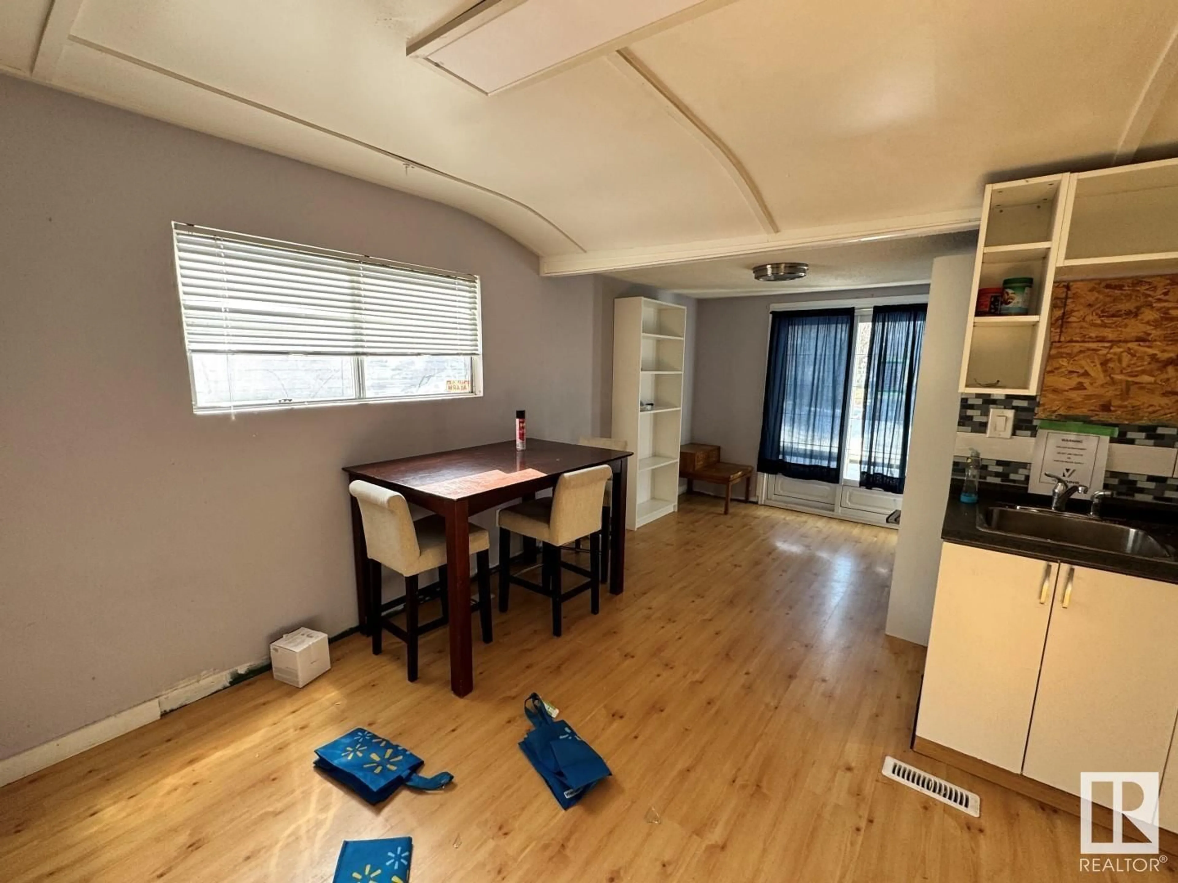 A pic of a room for 11928 68 ST, Edmonton Alberta T5B1P7