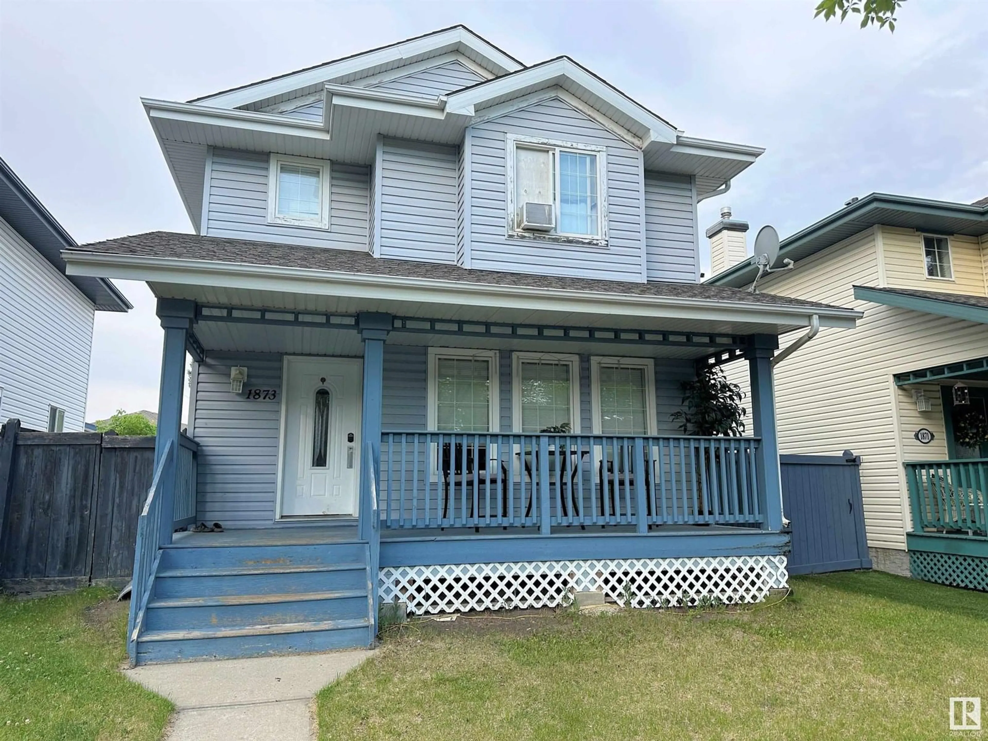 Home with vinyl exterior material, street for 1873 TOWNE CENTRE BV, Edmonton Alberta T6R3J6