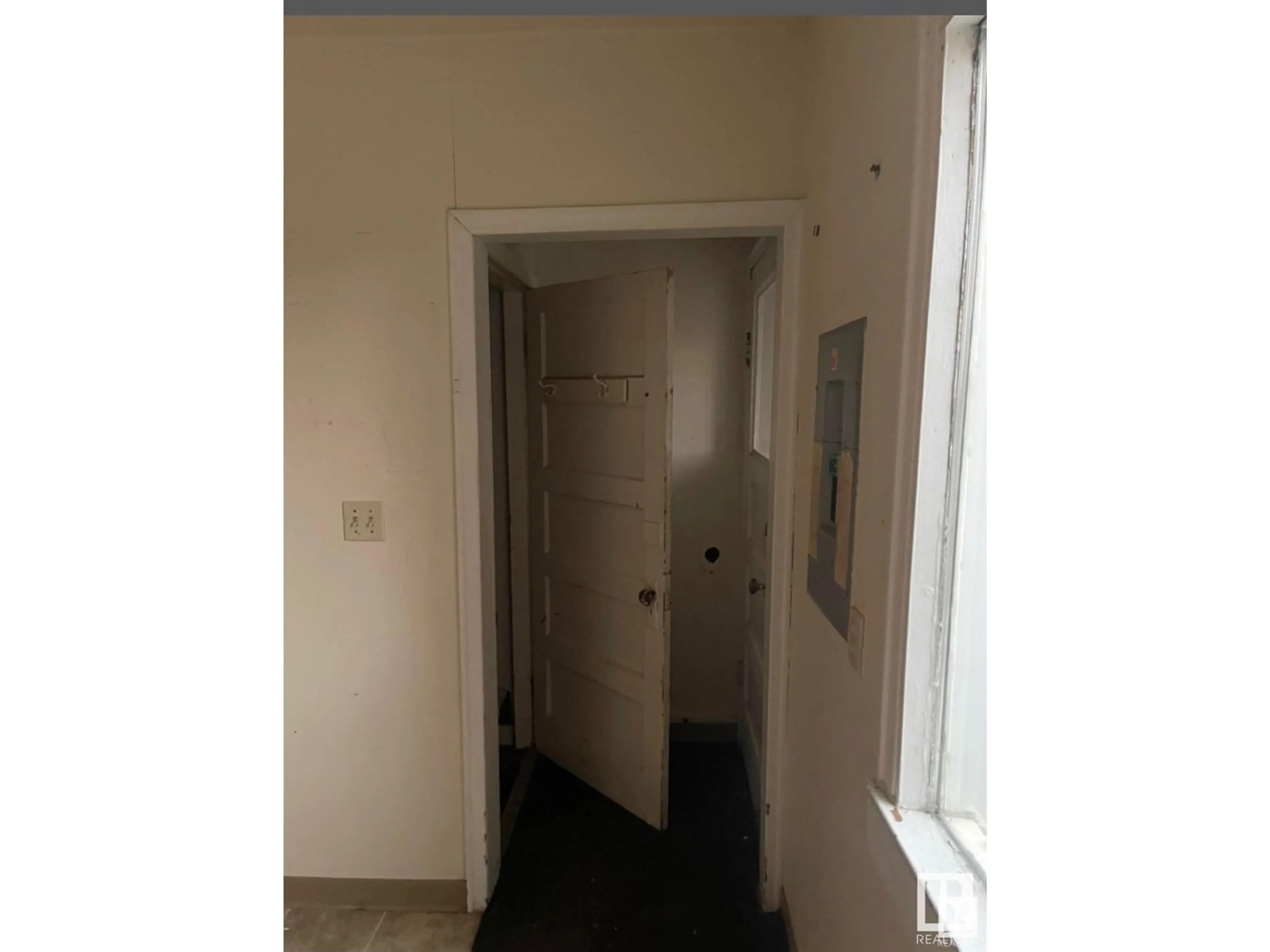 A pic of a room for 12239 101 ST, Edmonton Alberta T5G2C5