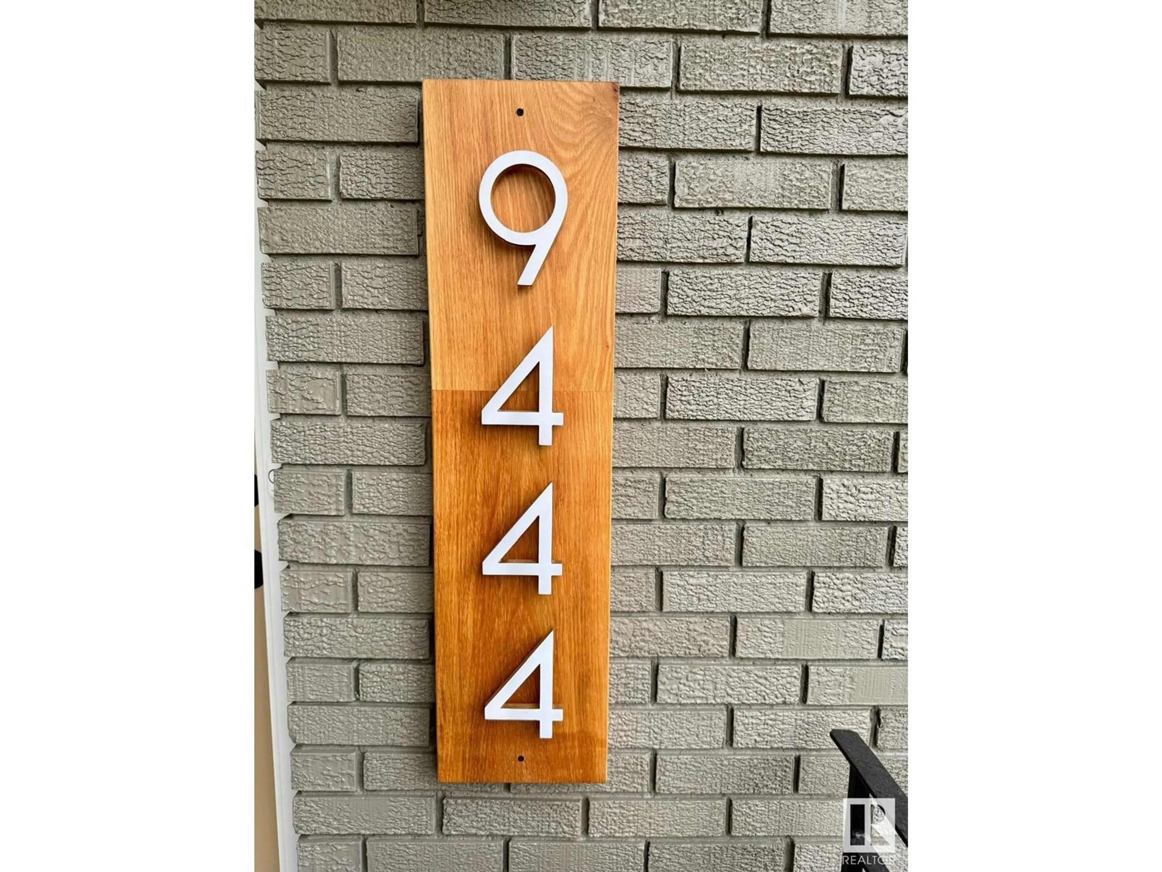 Indoor entryway for 9444 74 ST, Edmonton Alberta T6B2B4