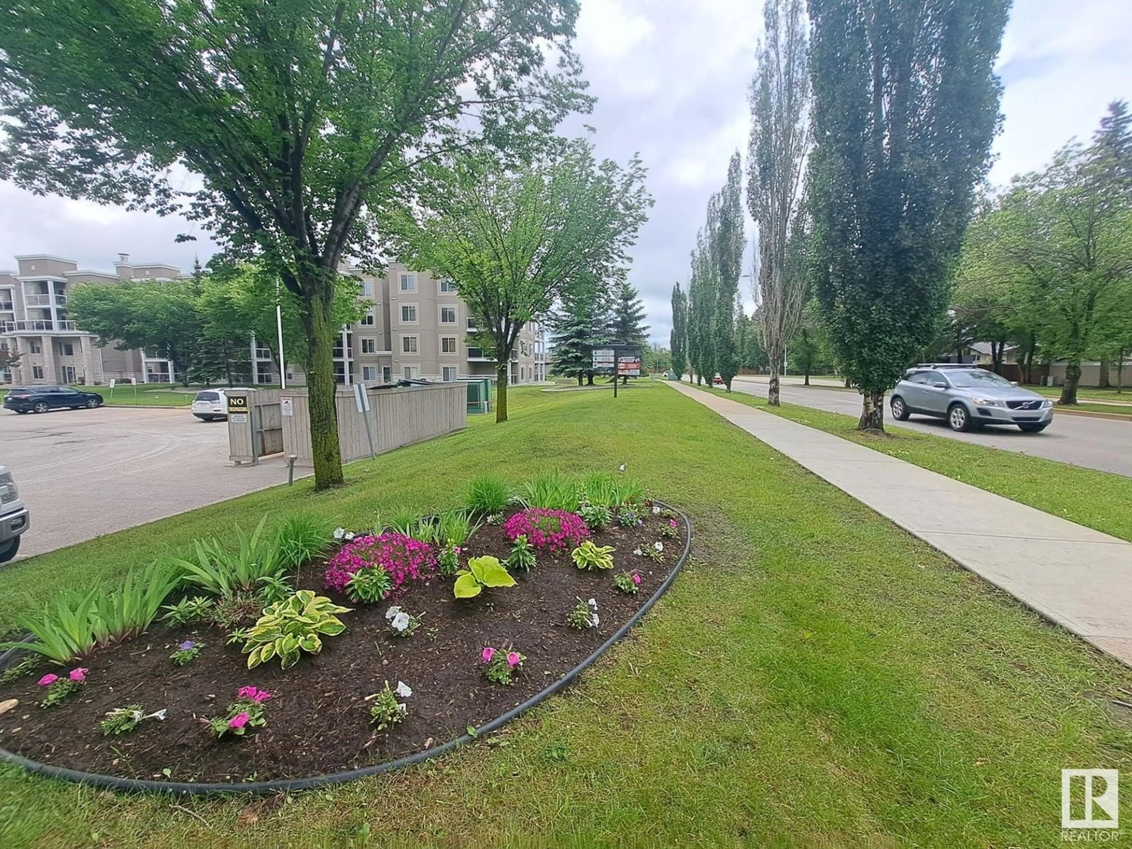 A pic from outside/outdoor area/front of a property/back of a property/a pic from drone, street for 78A - 205 MCKENNY AV, St. Albert Alberta T8N7E6