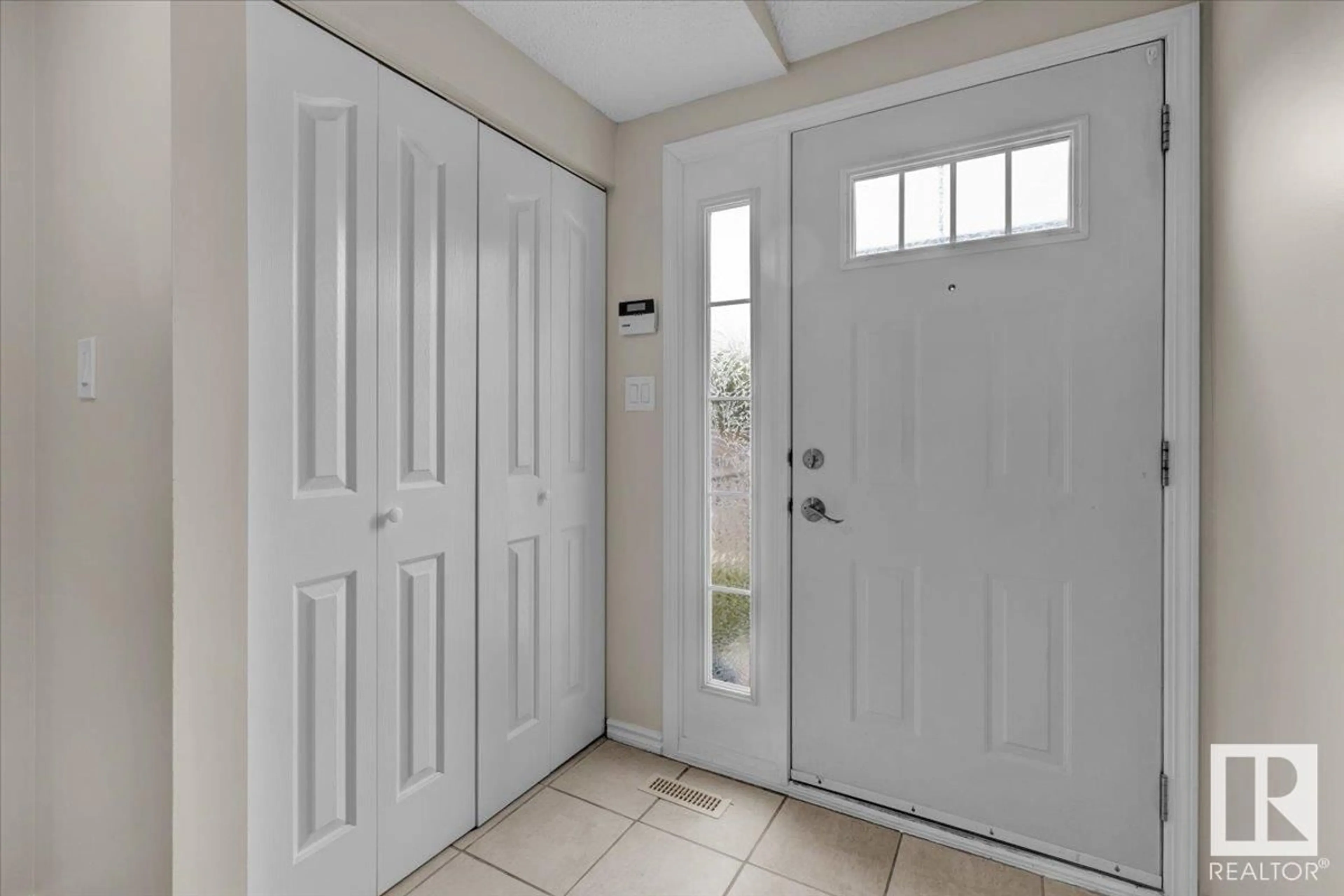 Indoor entryway for 59 - 3115 119 ST, Edmonton Alberta T6J5N5