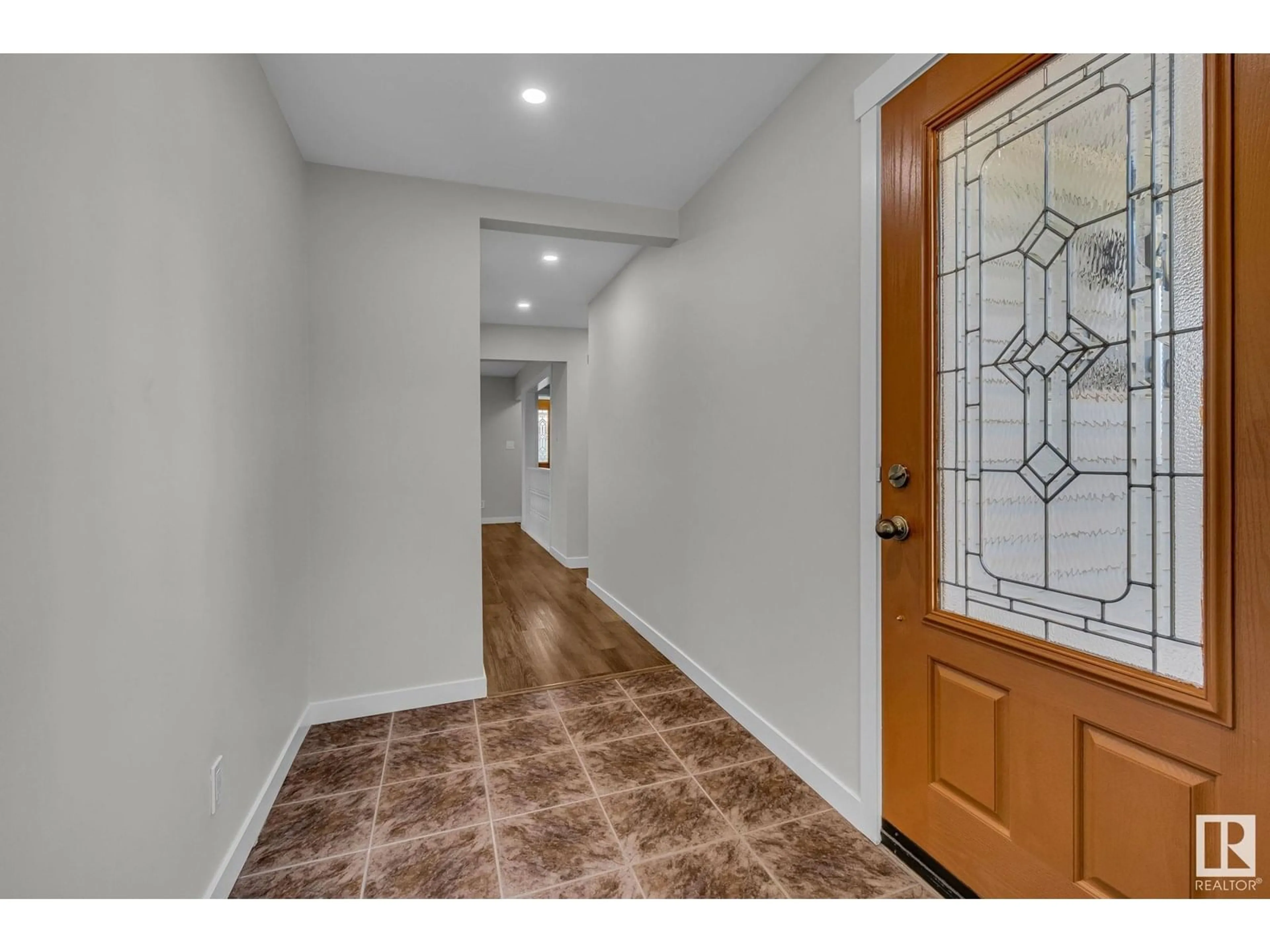 Indoor entryway for NW - 4916 144 ST, Edmonton Alberta T6H4G8