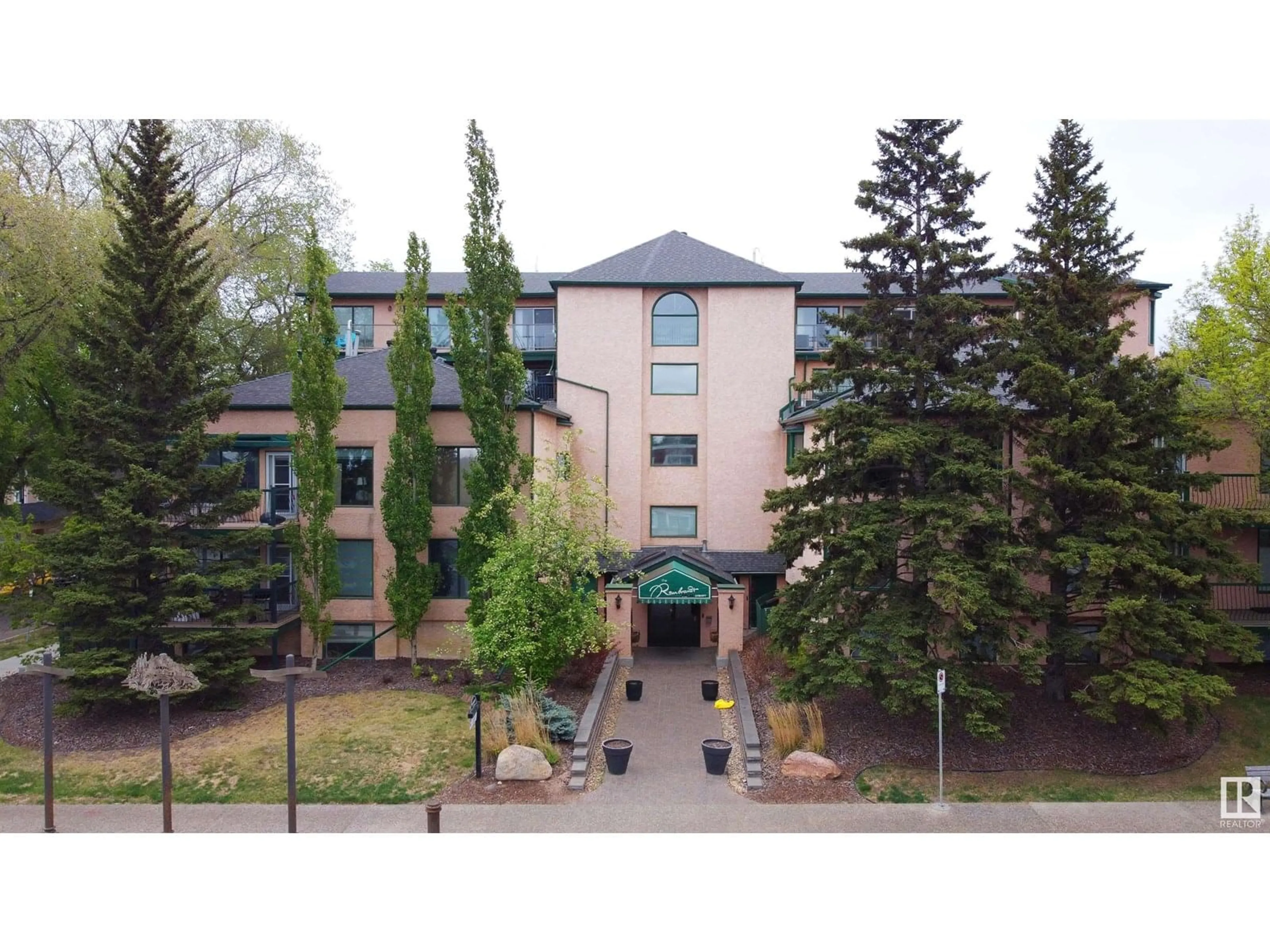 A pic from outside/outdoor area/front of a property/back of a property/a pic from drone, building for #303 - 9131 99 ST, Edmonton Alberta T6E3V9