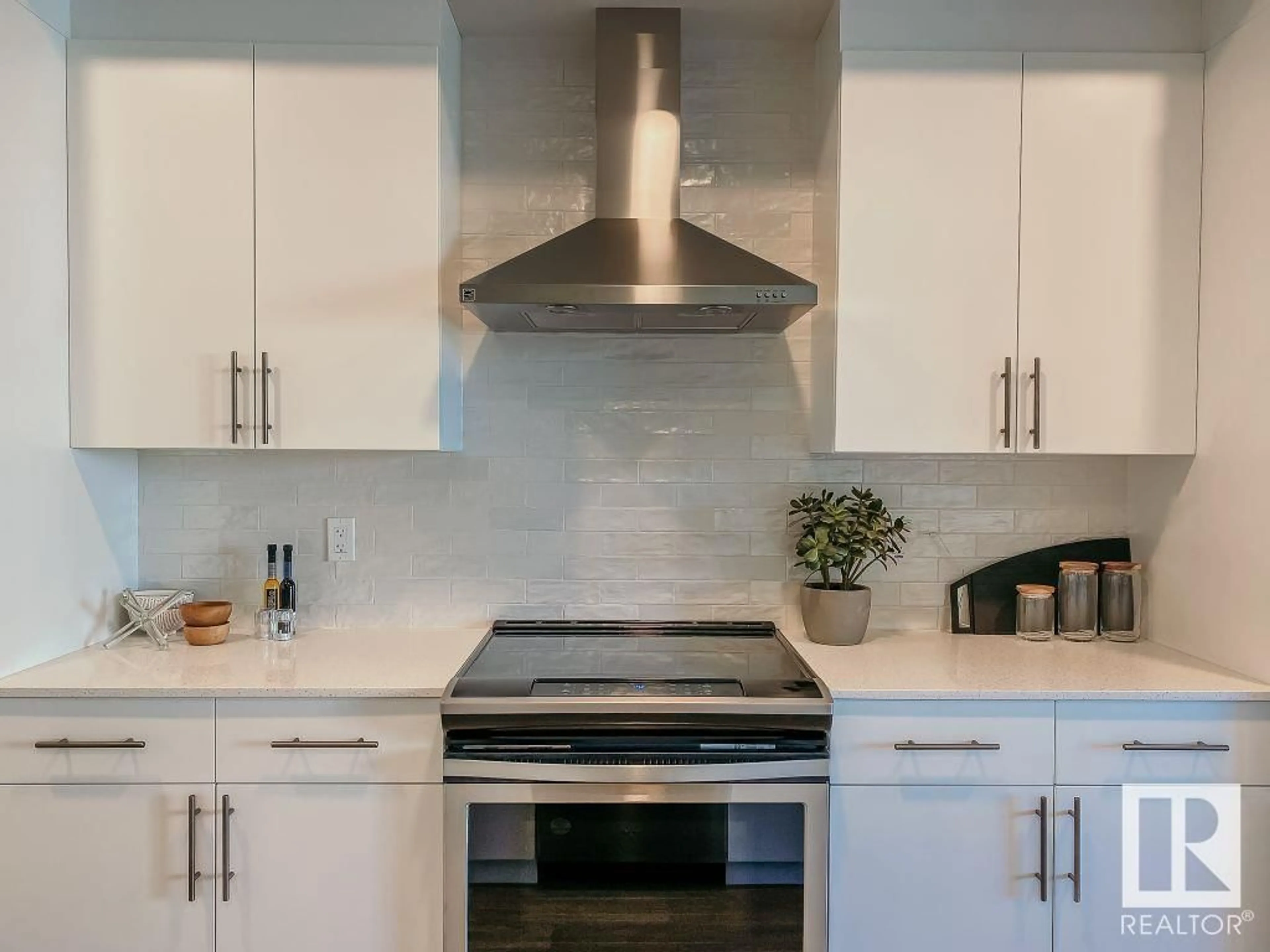 Contemporary kitchen, ceramic/tile floor for 109 ELSINORE PL, Edmonton Alberta T5X0M6
