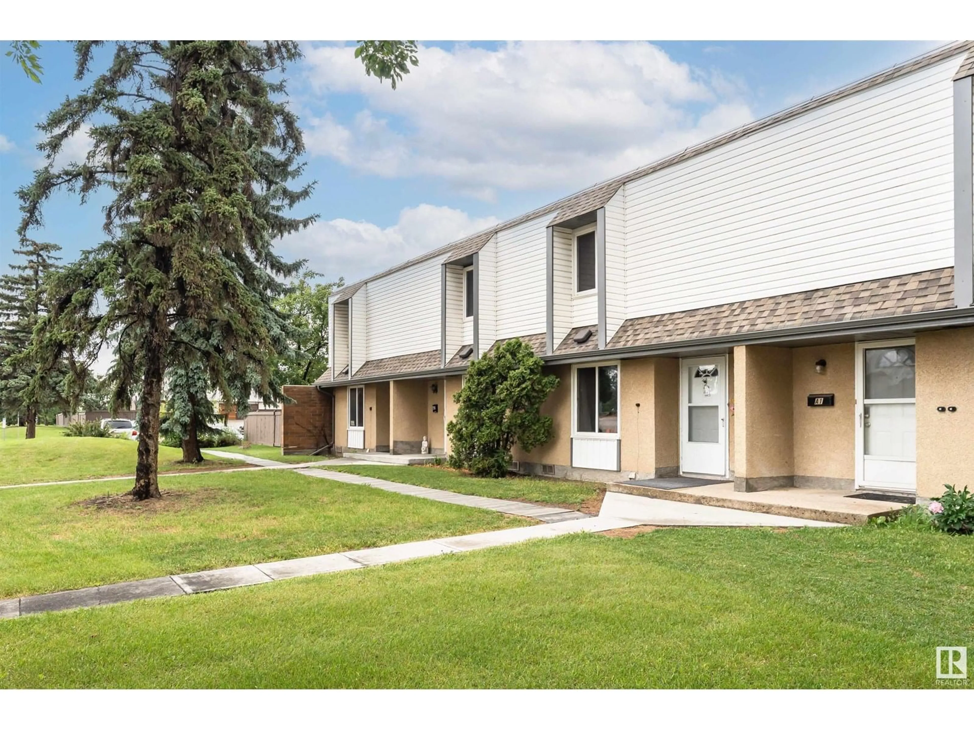 Patio, street for 4A GARDEN GROVE GV, Edmonton Alberta T6J2L3
