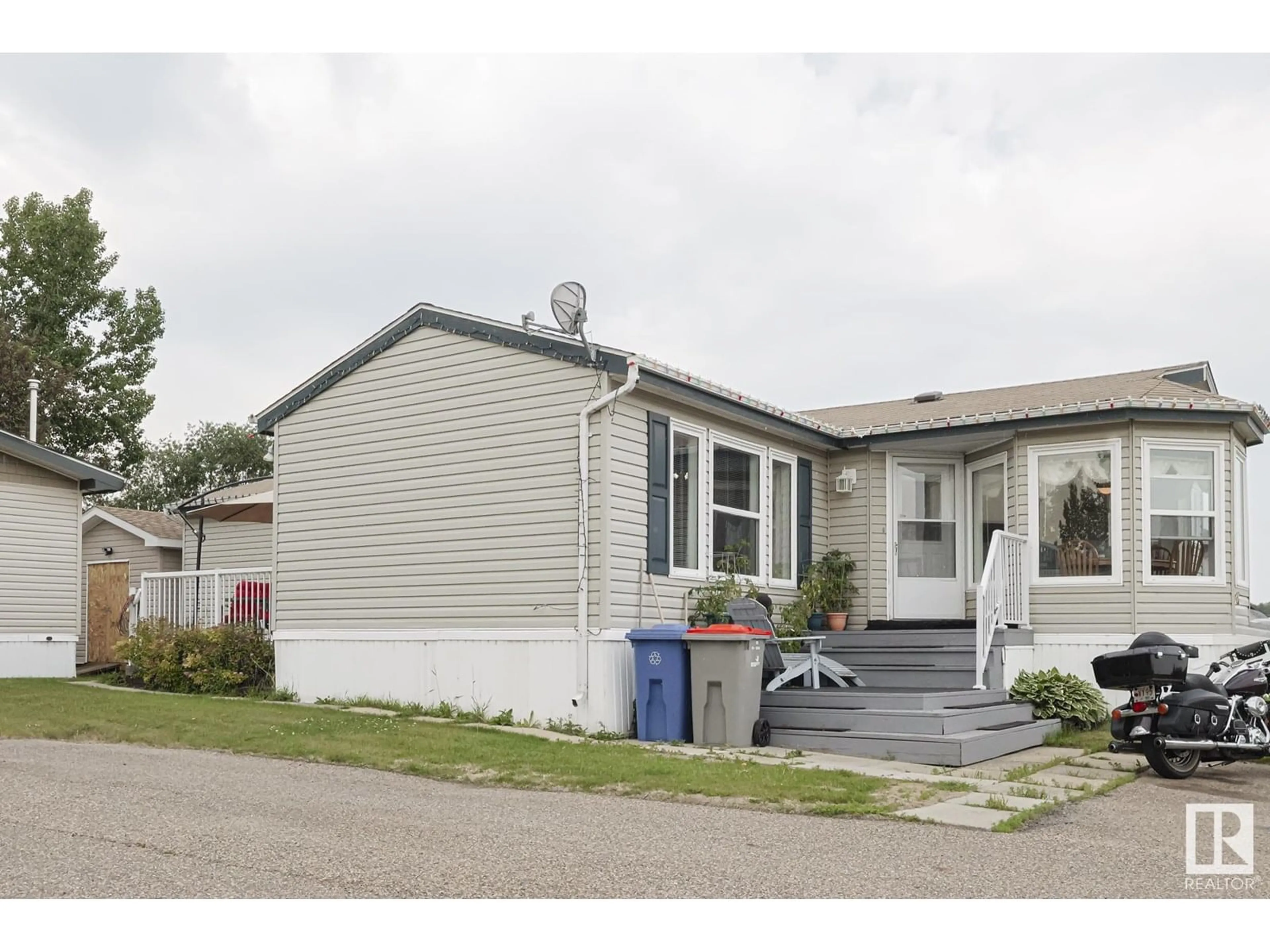 Home with vinyl exterior material, street for 53222 - 1206 RR 272, Rural Parkland County Alberta T7X4K4