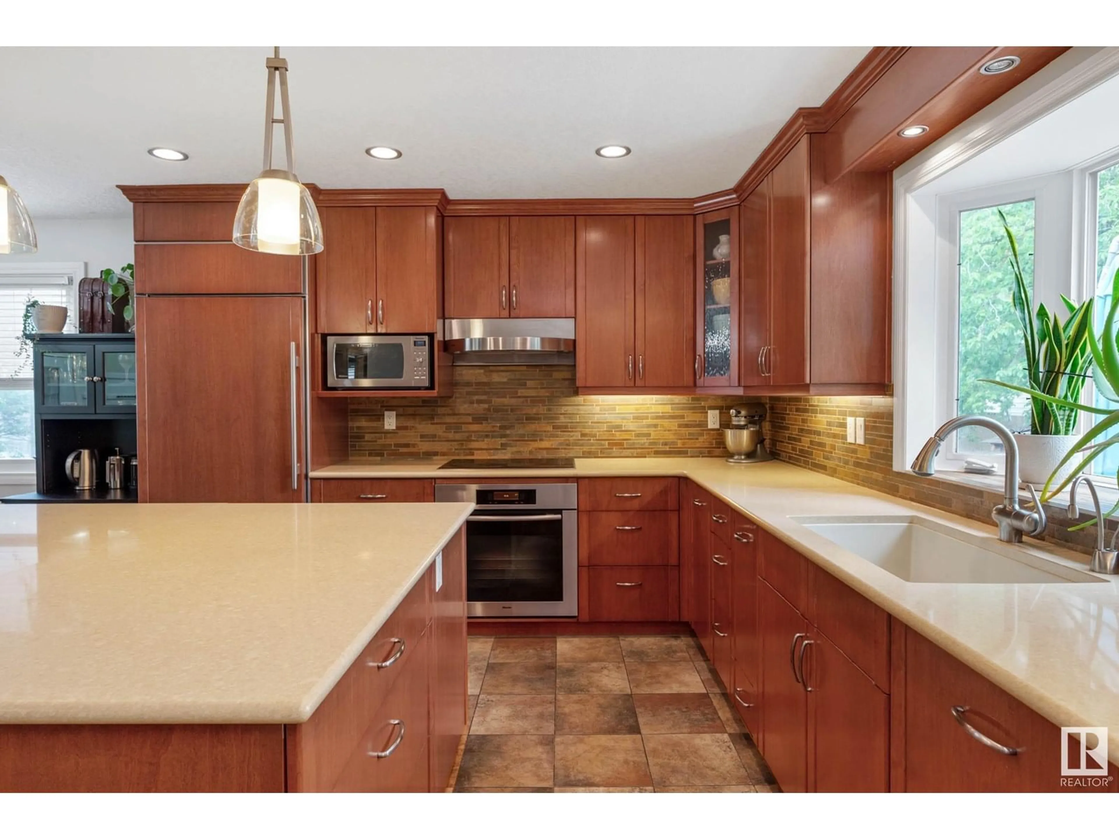 Unknown for 2432 106 ST, Edmonton Alberta T6J4K5