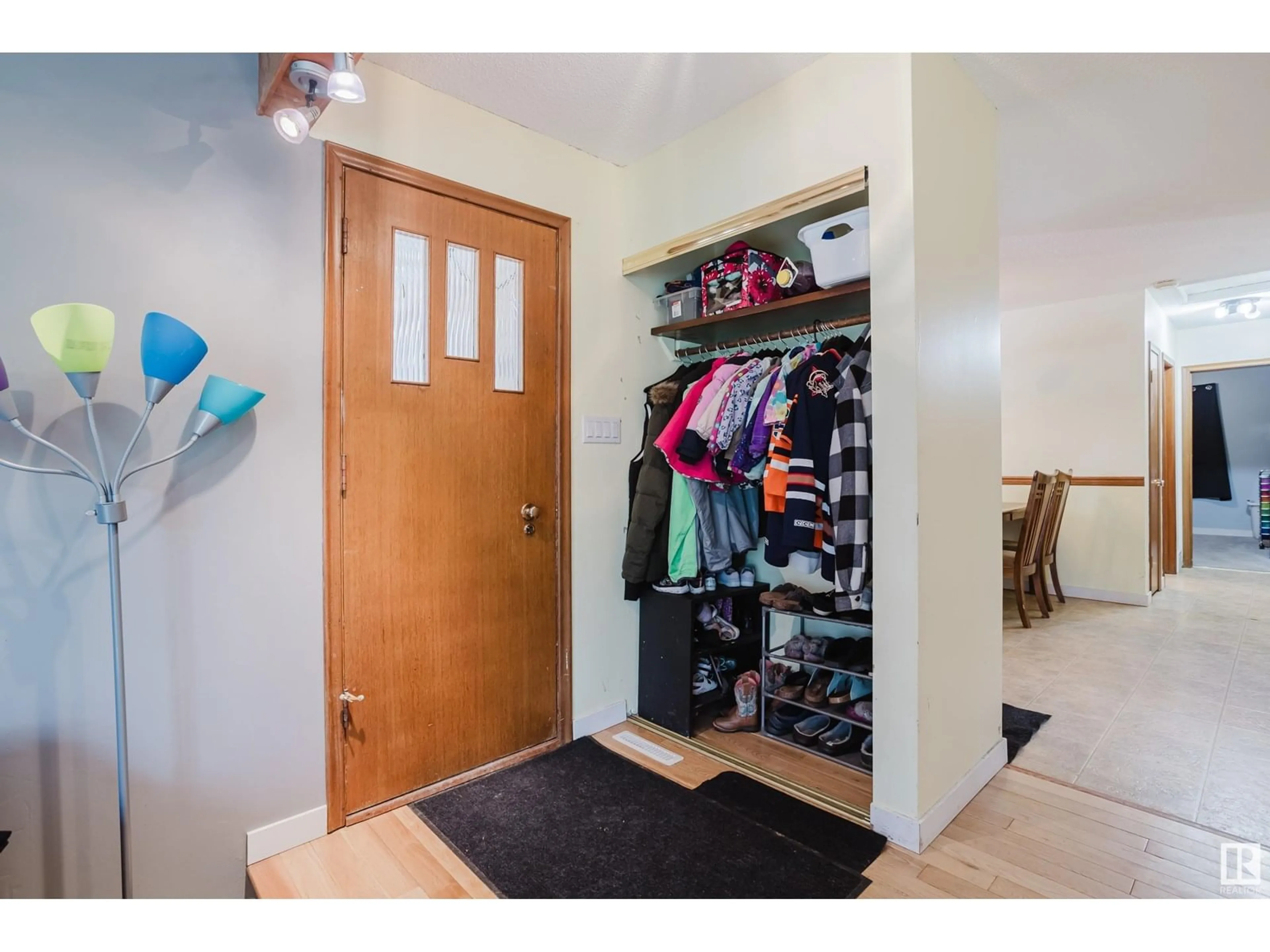 Indoor entryway for 22559 - 379 WYE RD, Rural Strathcona County Alberta T8C1H9