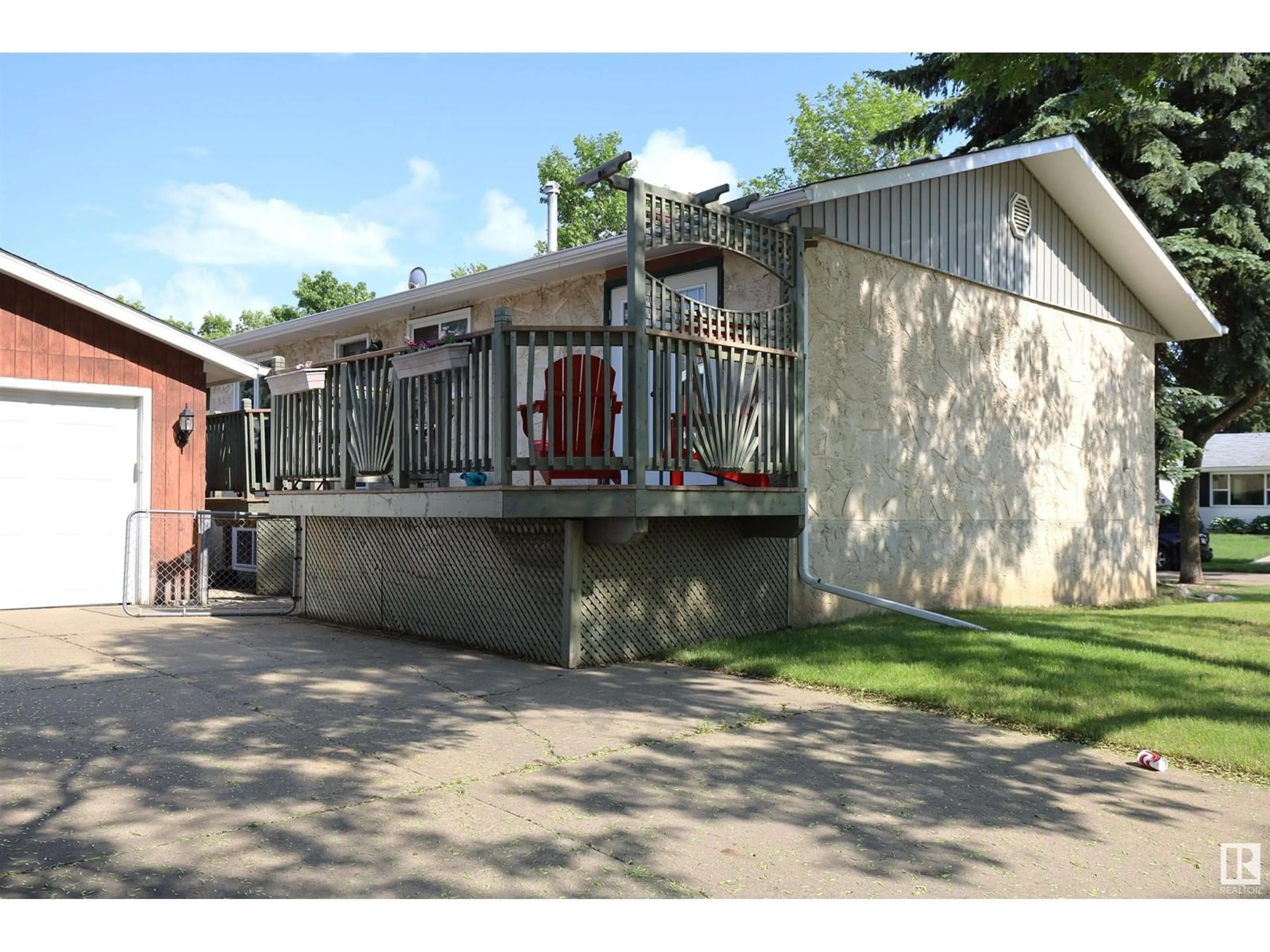 Patio, street for 1 MILBURN CR, St. Albert Alberta T8N2C4