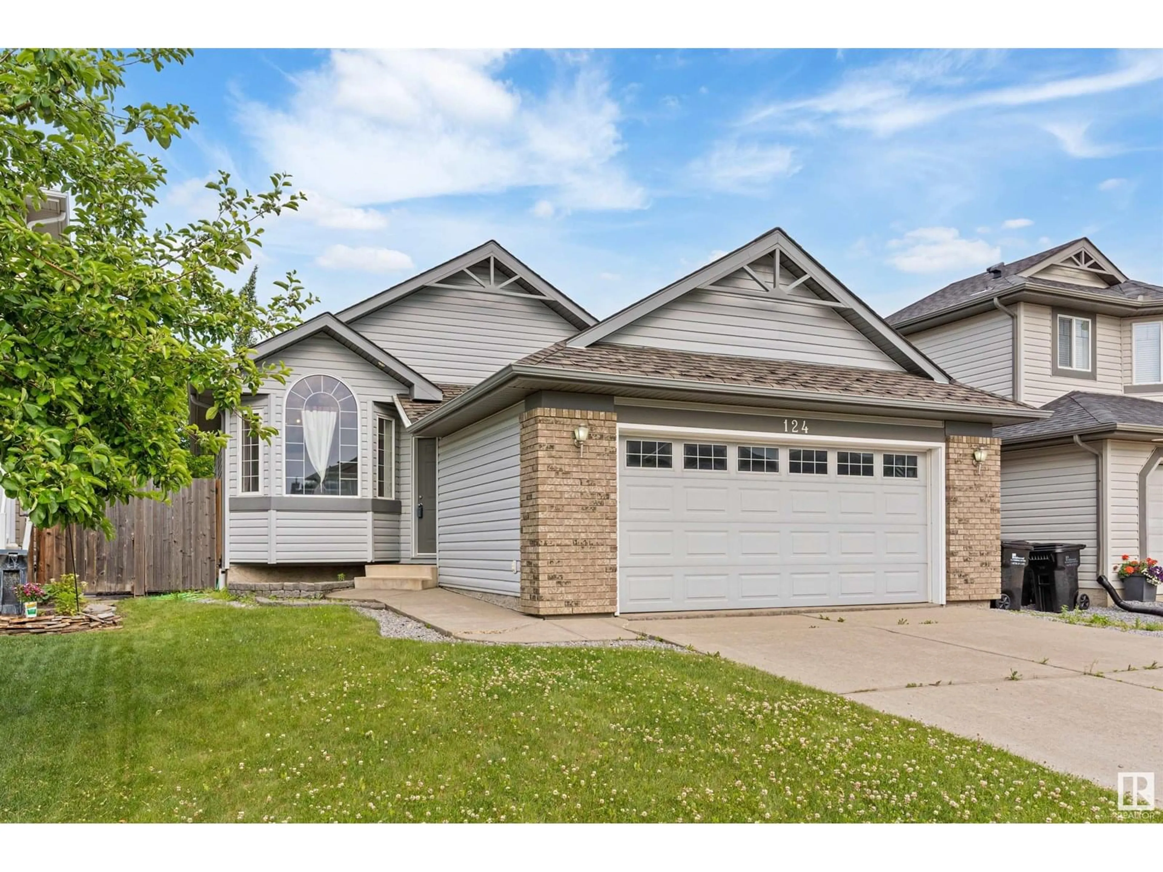 Home with vinyl exterior material, street for 124 CHRISTINA WY, Sherwood Park Alberta T8H2K5