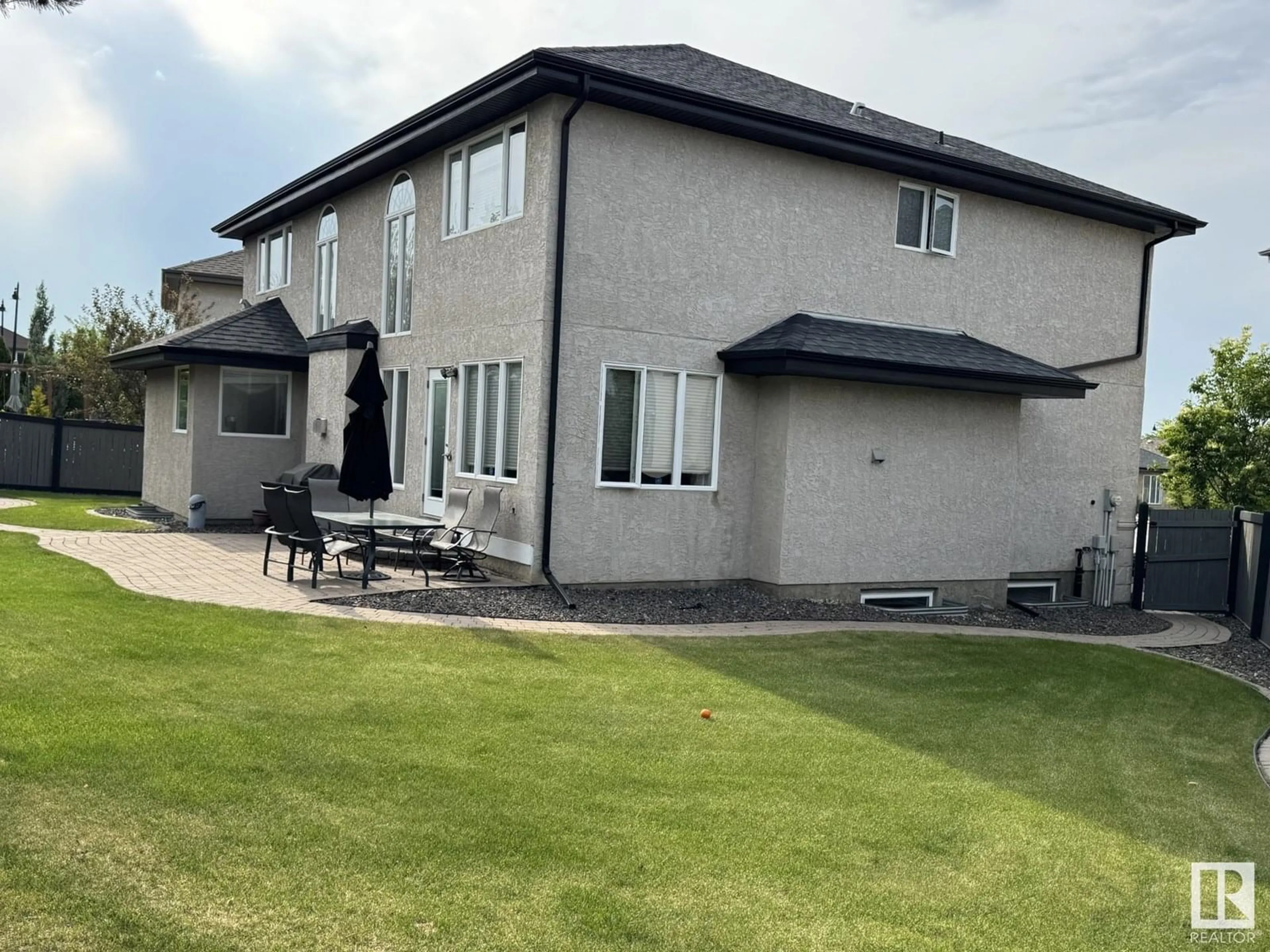 A pic from outside/outdoor area/front of a property/back of a property/a pic from drone, building for 713 MASSEY WY, Edmonton Alberta T6R3S6