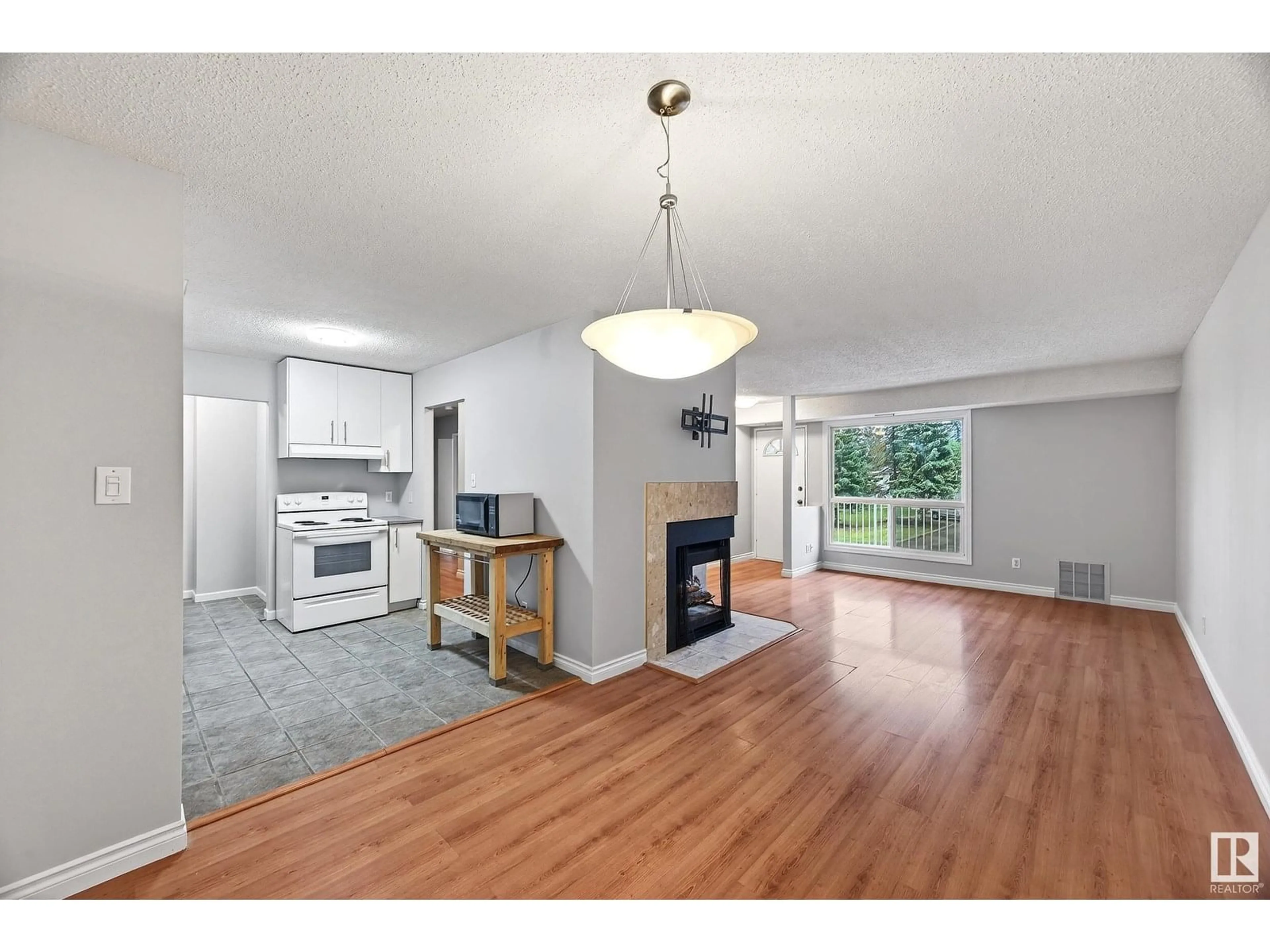 A pic of a room for 1913 SADDLEBACK RD, Edmonton Alberta T6J5M9