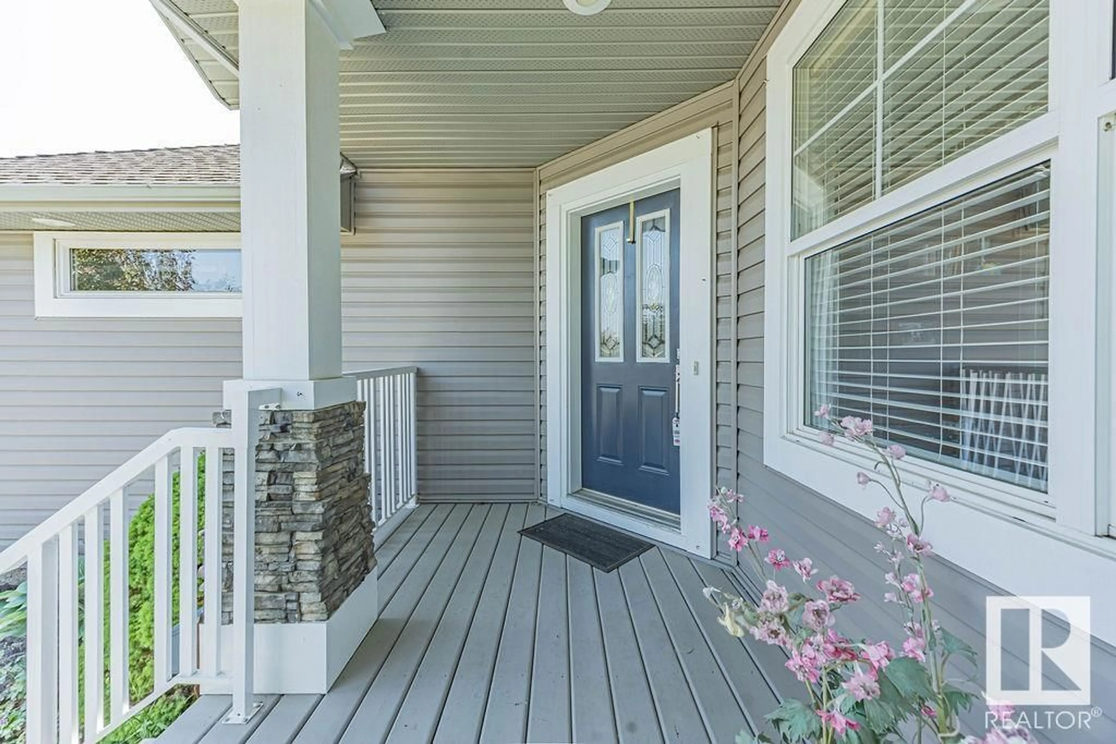 Home with vinyl exterior material, street for 571 RIDGELAND WY, Sherwood Park Alberta T8A3A5