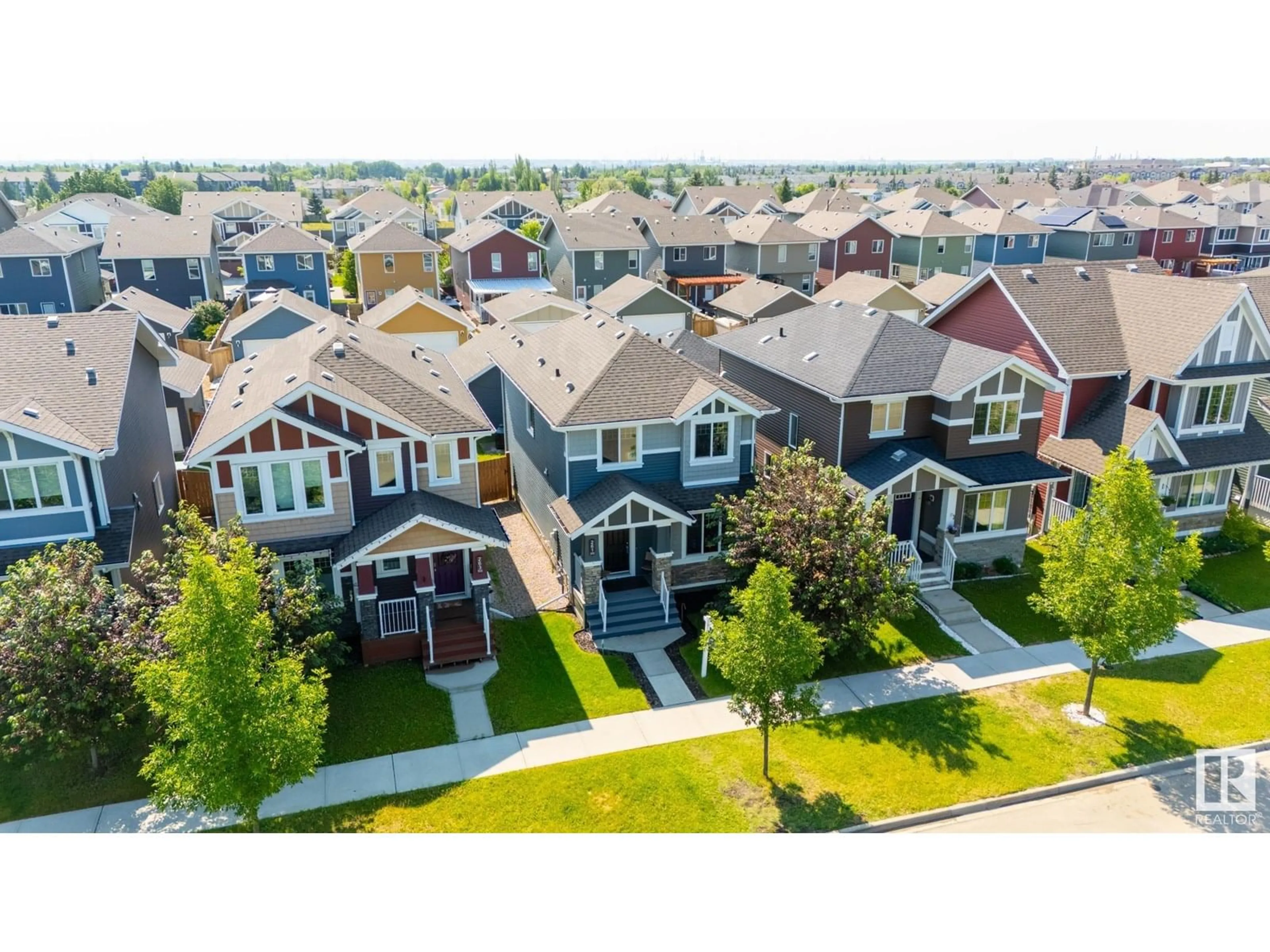 A pic from outside/outdoor area/front of a property/back of a property/a pic from drone, street for 261 EBBERS BV, Edmonton Alberta T5Y1R8