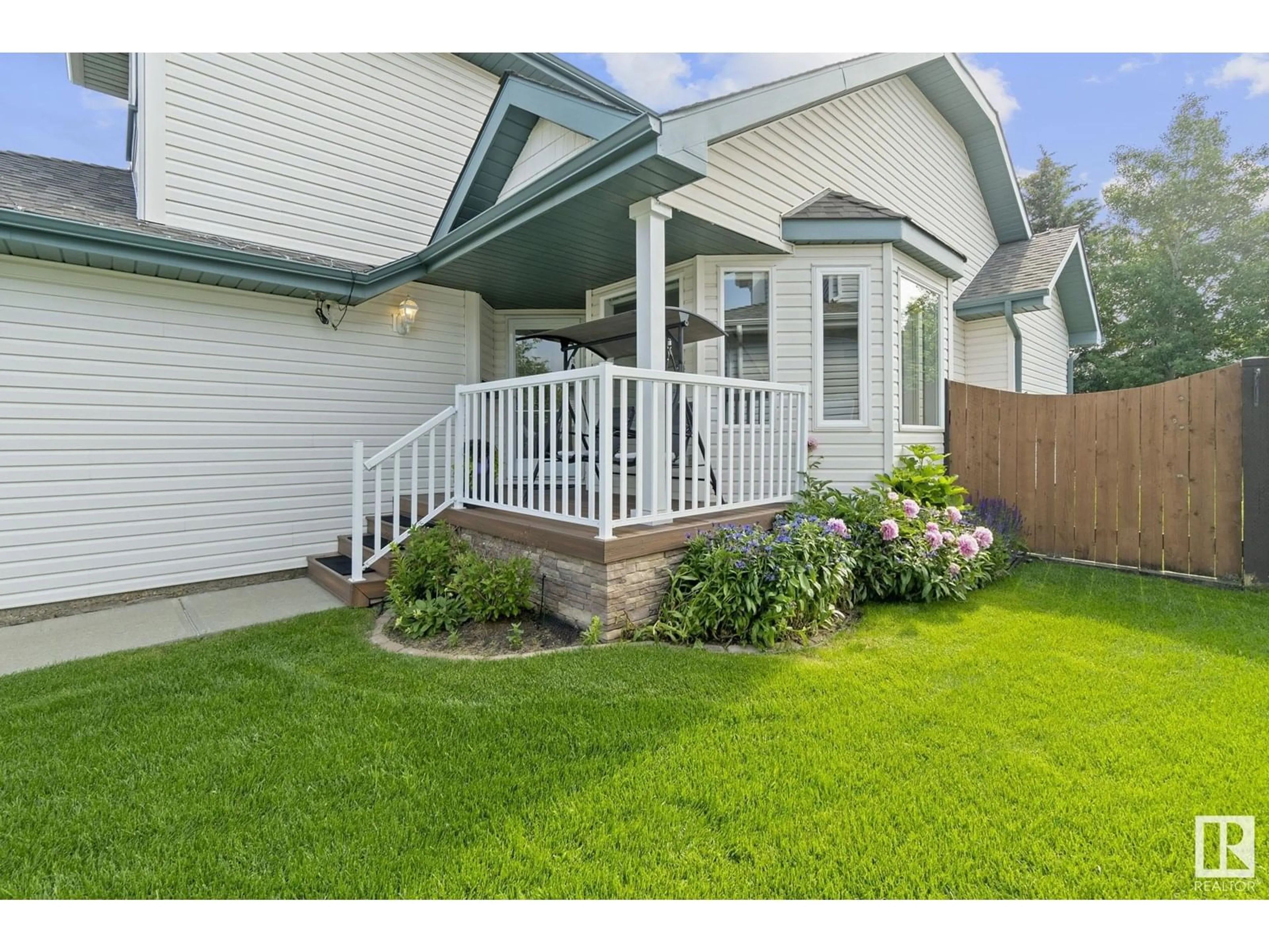 Home with vinyl exterior material, unknown for 6 DUHAIME PL, St. Albert Alberta T8N6L3