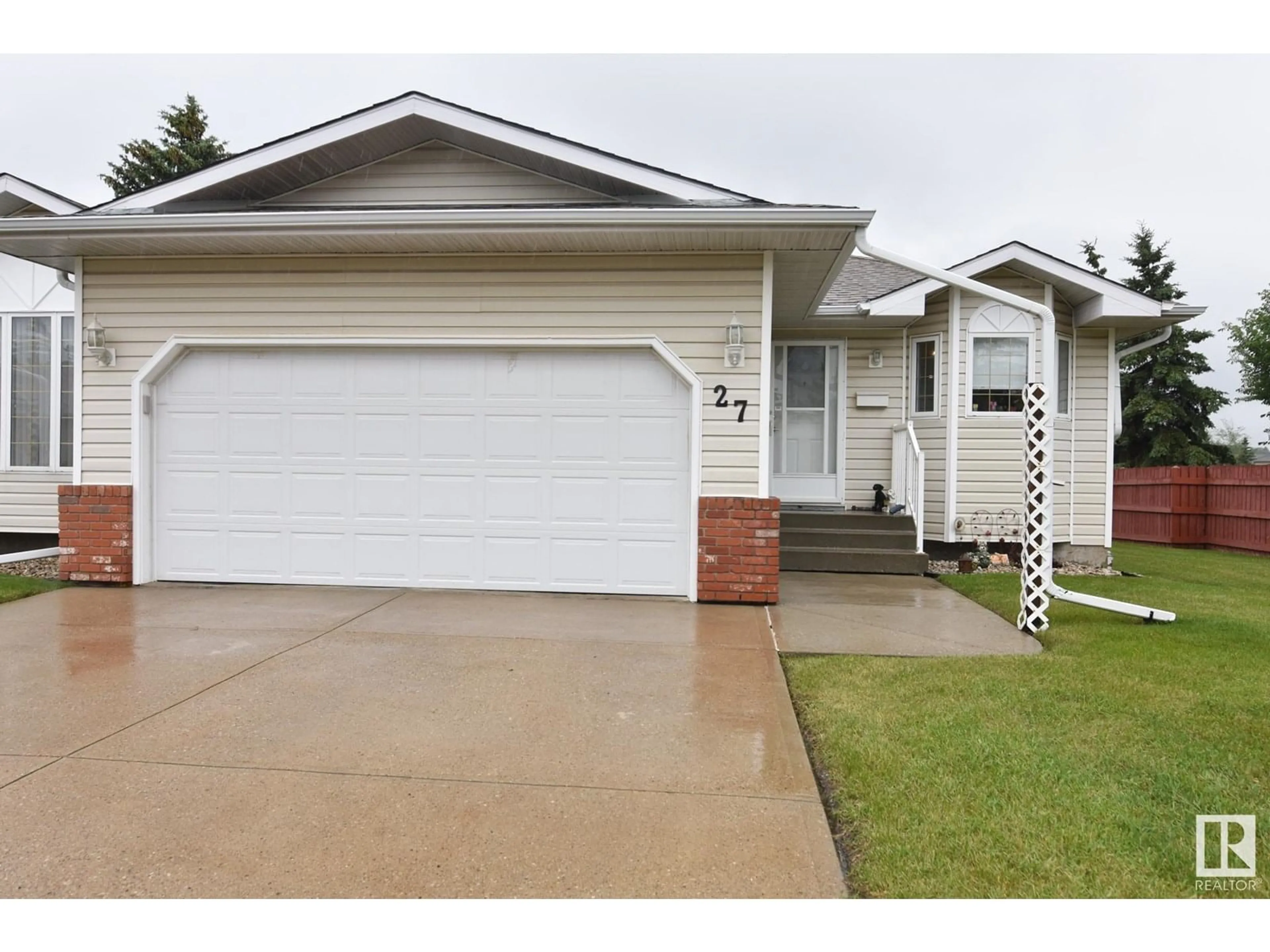 Home with vinyl exterior material, street for 27 CRANFORD WY, Sherwood Park Alberta T8H5W5