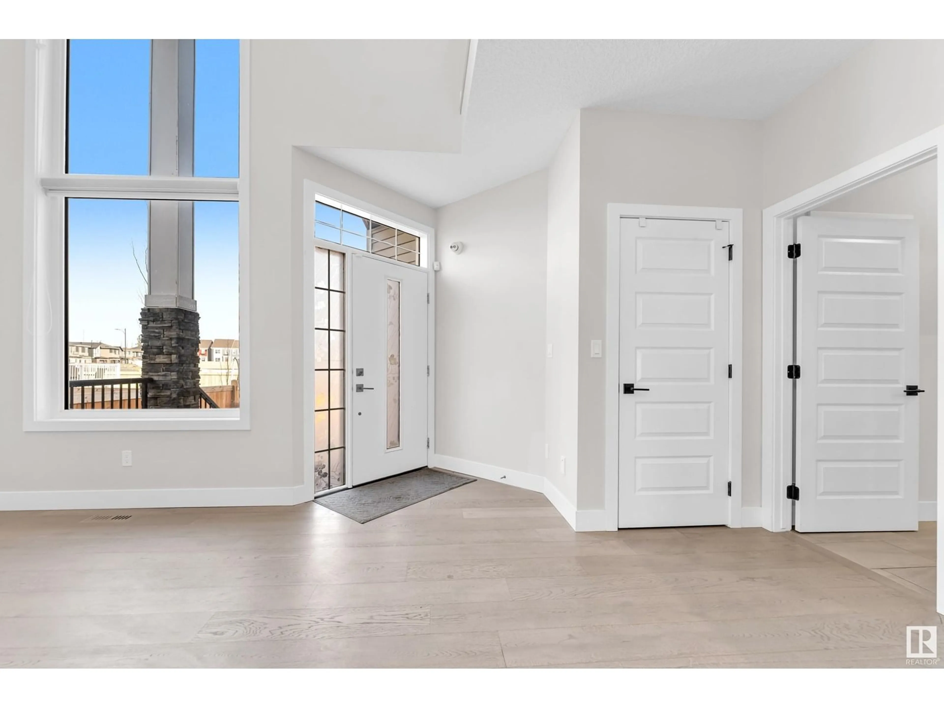 Indoor entryway for 824 34 AV, Edmonton Alberta T6T0B3