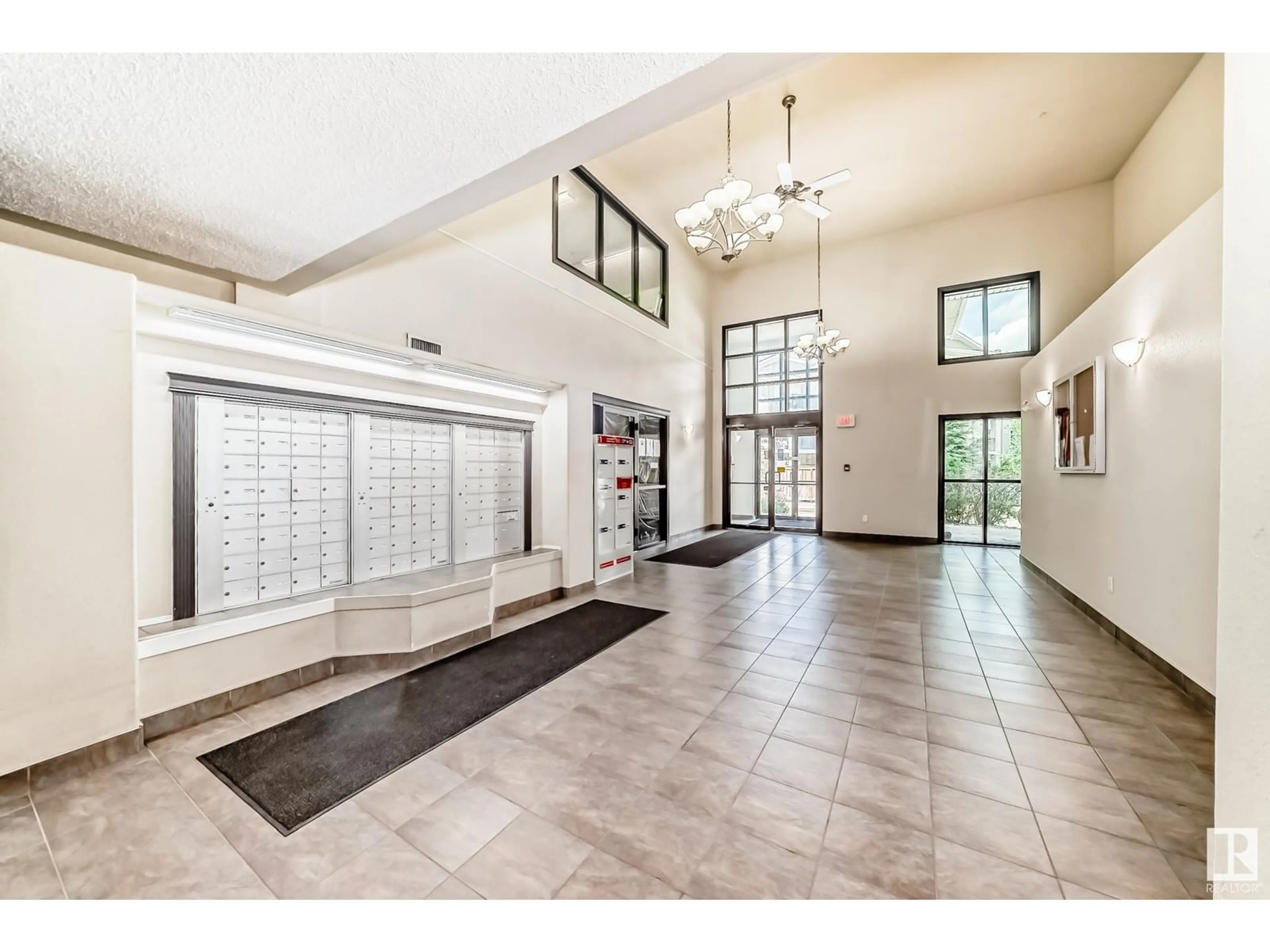 Indoor foyer for 7339 - 1414 SOUTH TERWILLEGAR DR, Edmonton Alberta T6R0E1