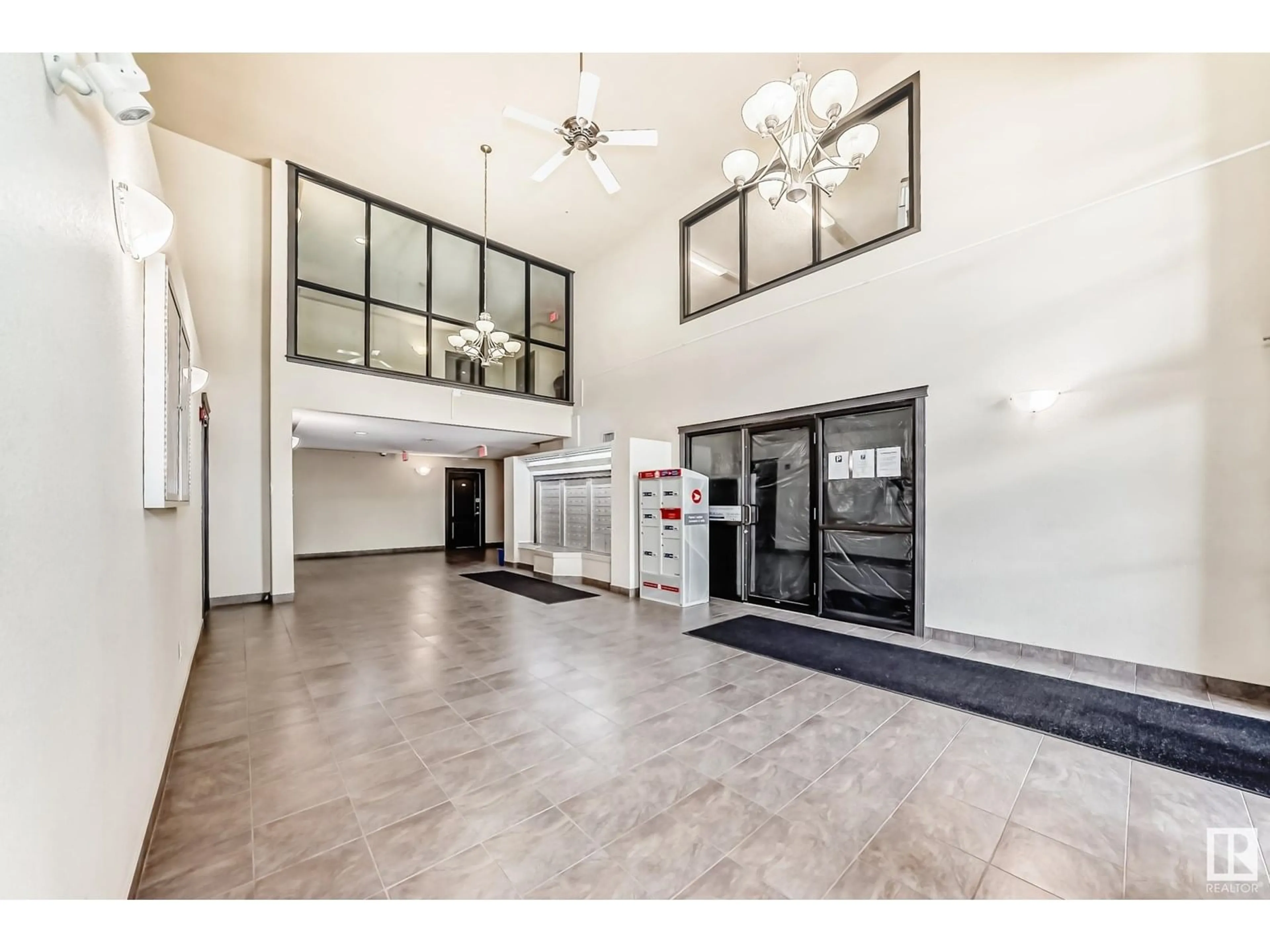 Indoor foyer for 7339 - 1414 SOUTH TERWILLEGAR DR, Edmonton Alberta T6R0E1