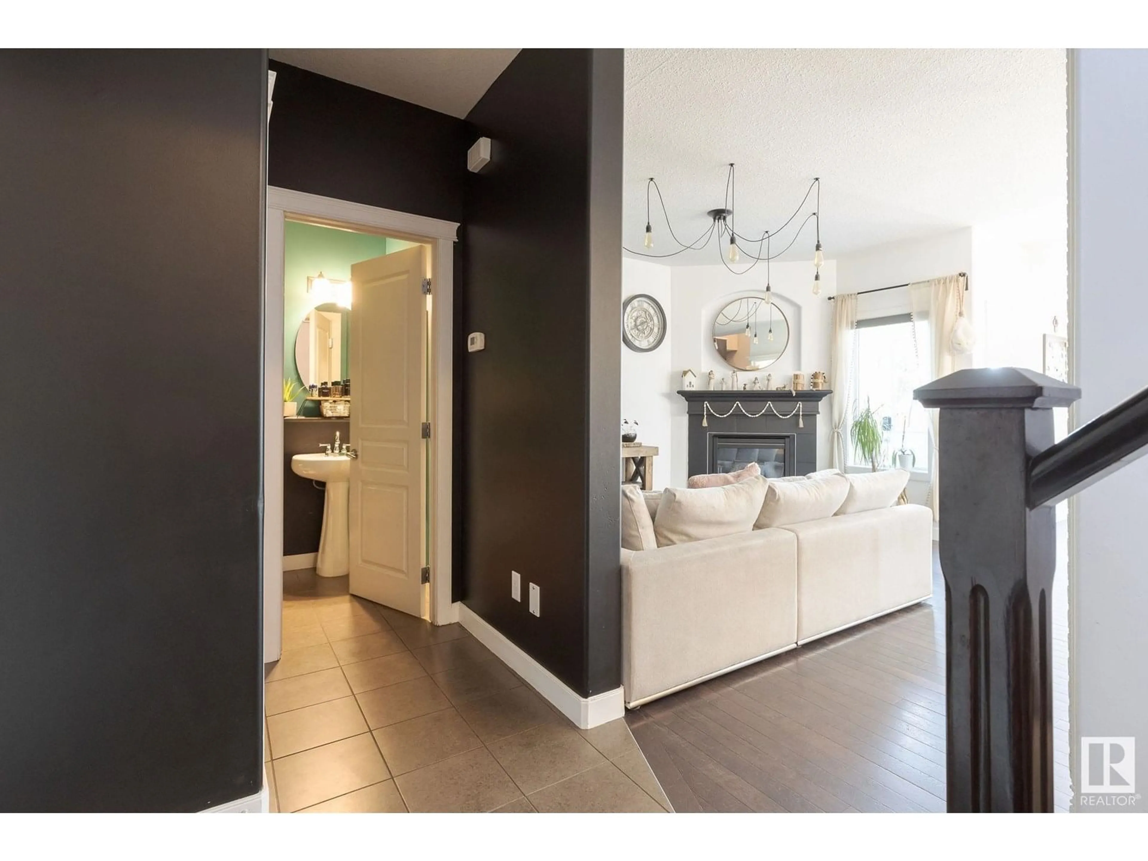 Indoor entryway for 6950 19A AV, Edmonton Alberta T6X0L7