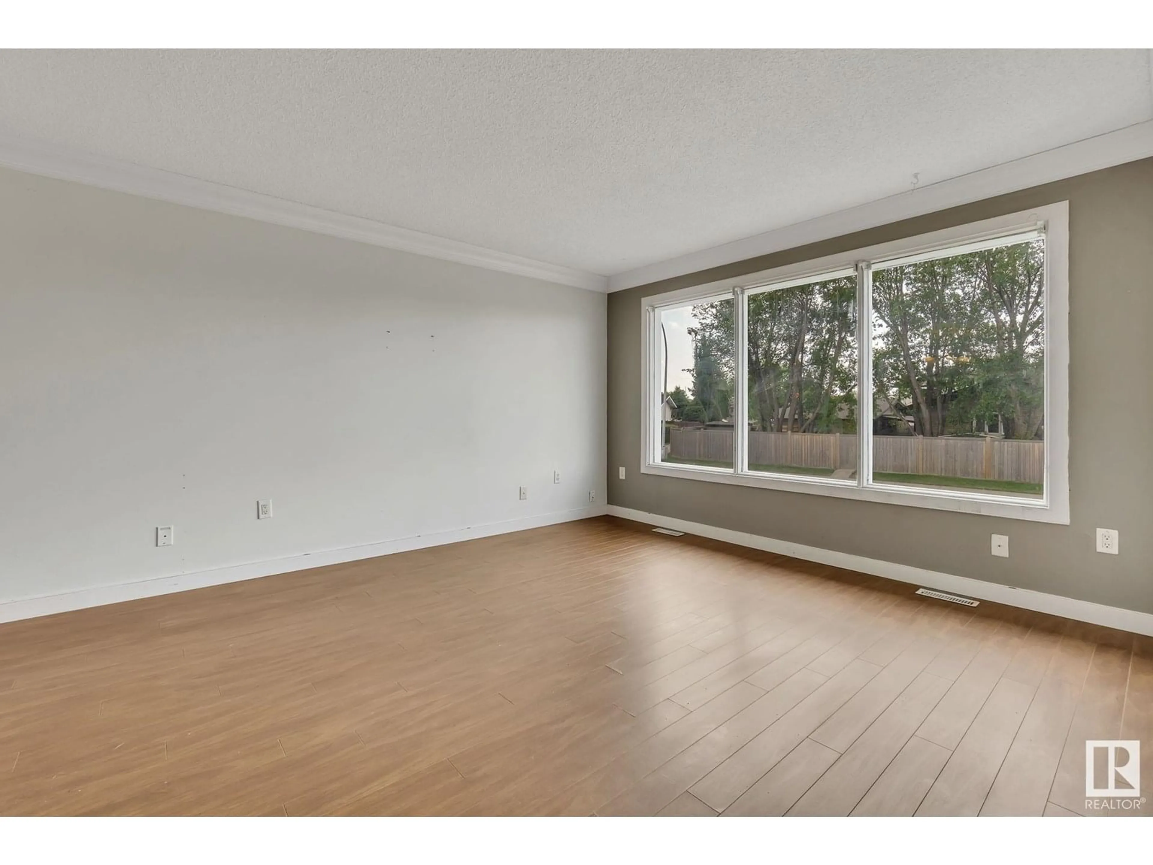 A pic of a room for 8820 31 AV, Edmonton Alberta T6K3A6