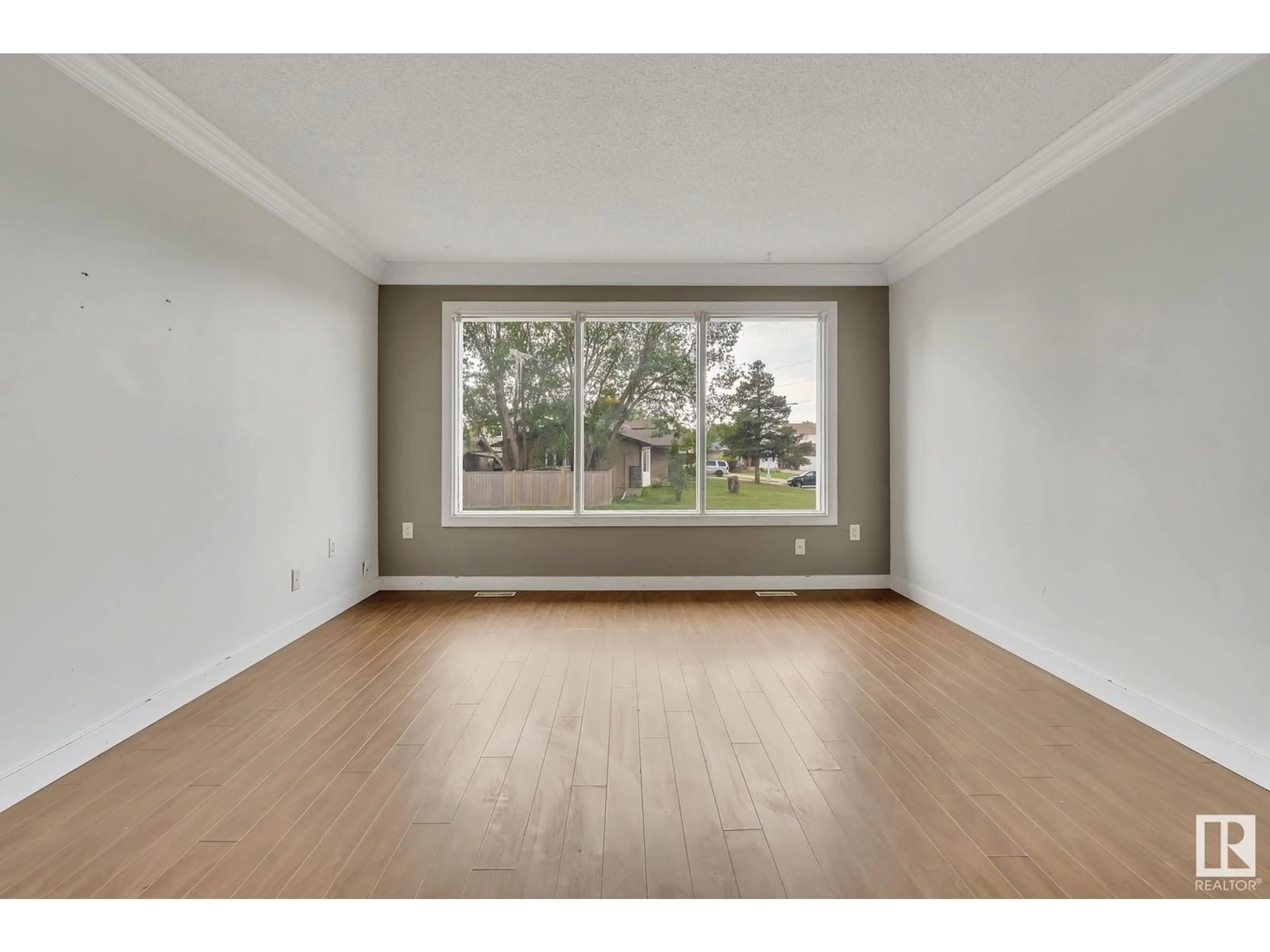 A pic of a room for 8820 31 AV, Edmonton Alberta T6K3A6