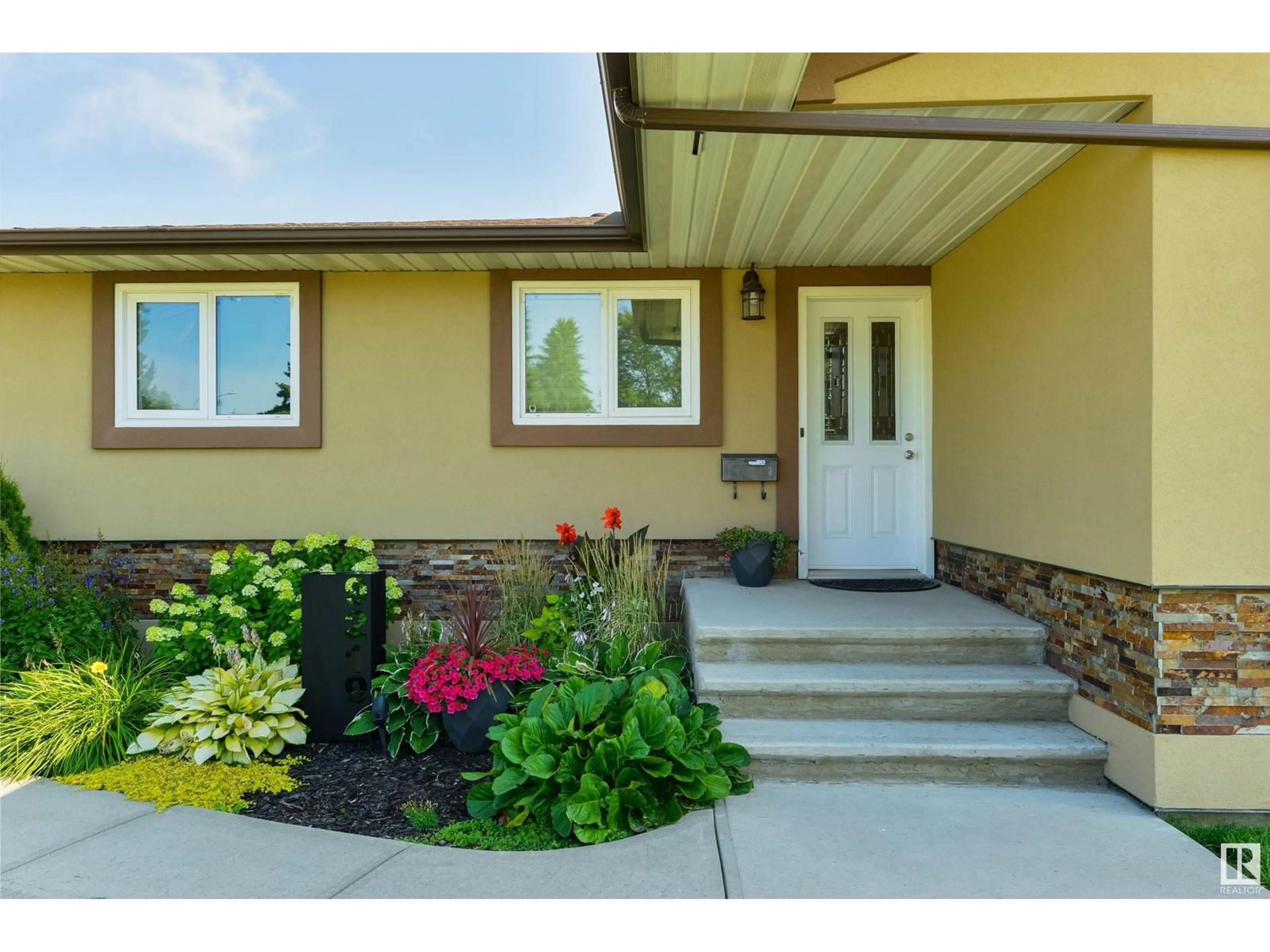 Unknown for 9219 62 ST, Edmonton Alberta T6B1N9