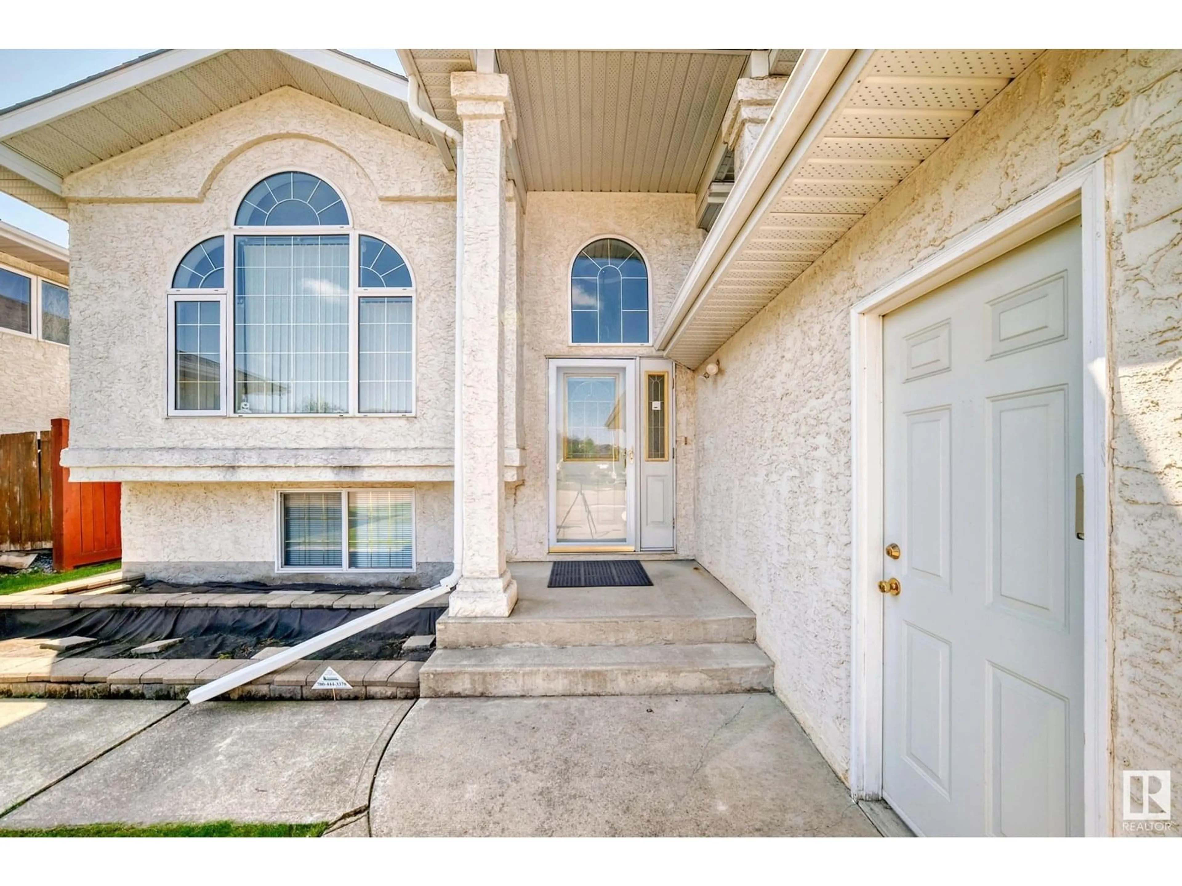 Indoor entryway for 8627 159A AV, Edmonton Alberta T5Z3E8