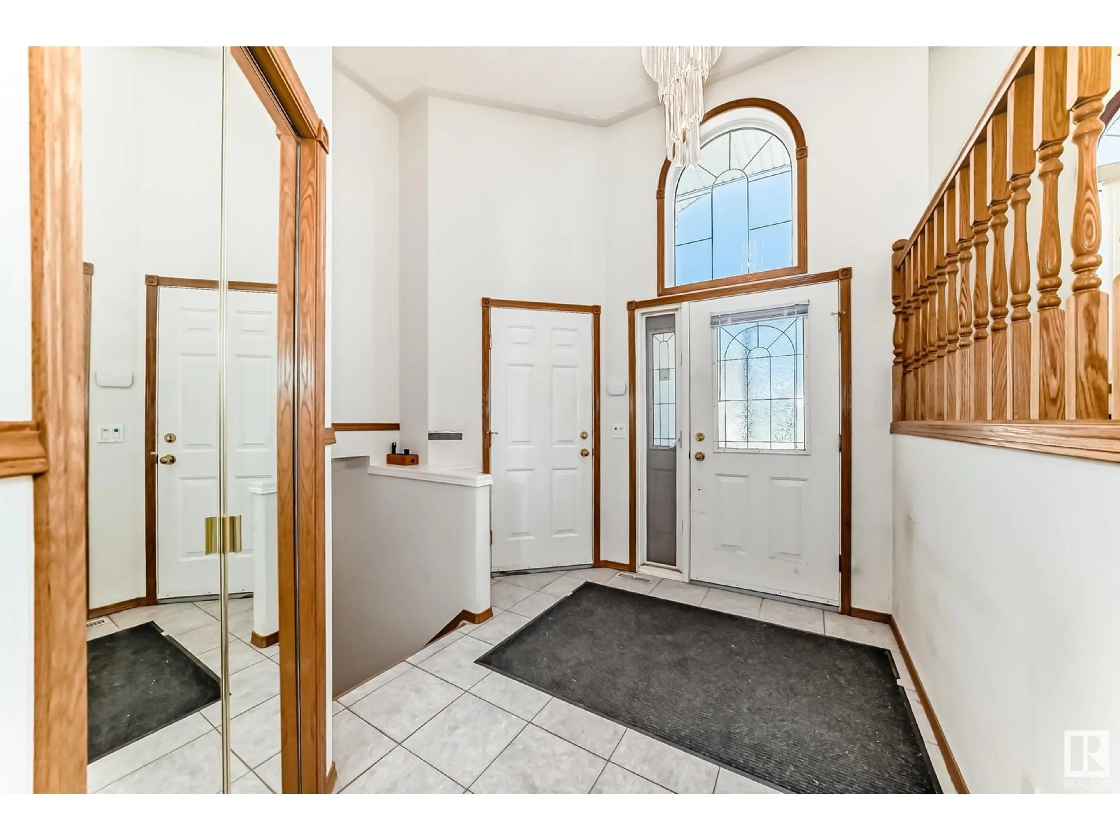Indoor entryway for 8627 159A AV, Edmonton Alberta T5Z3E8